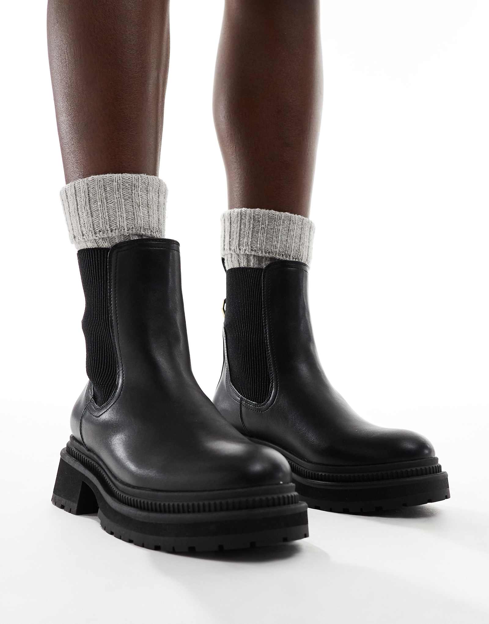 Черные ботинки 