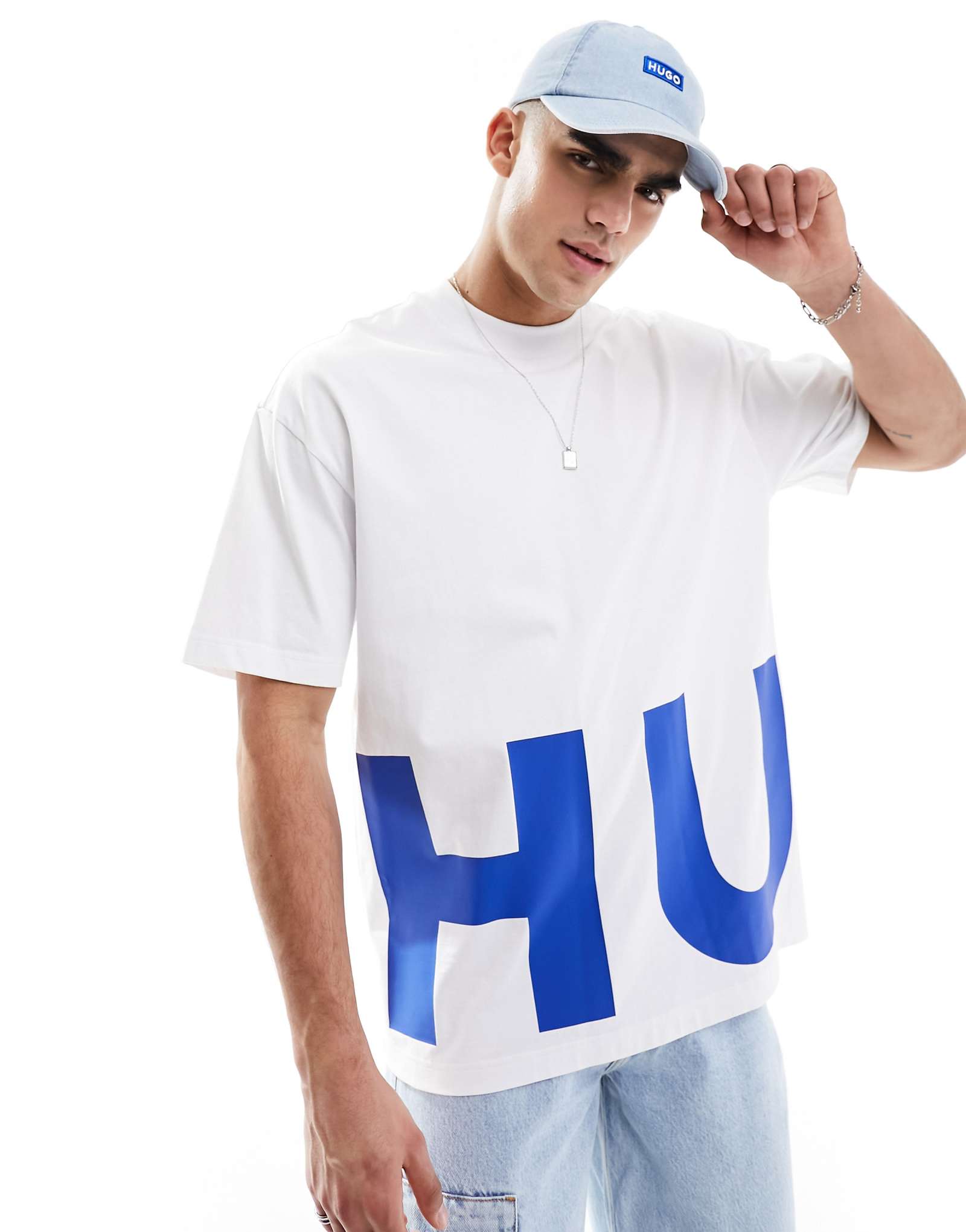 Футболка с логотипом HUGO Blue oversize белого цвета 14490₽