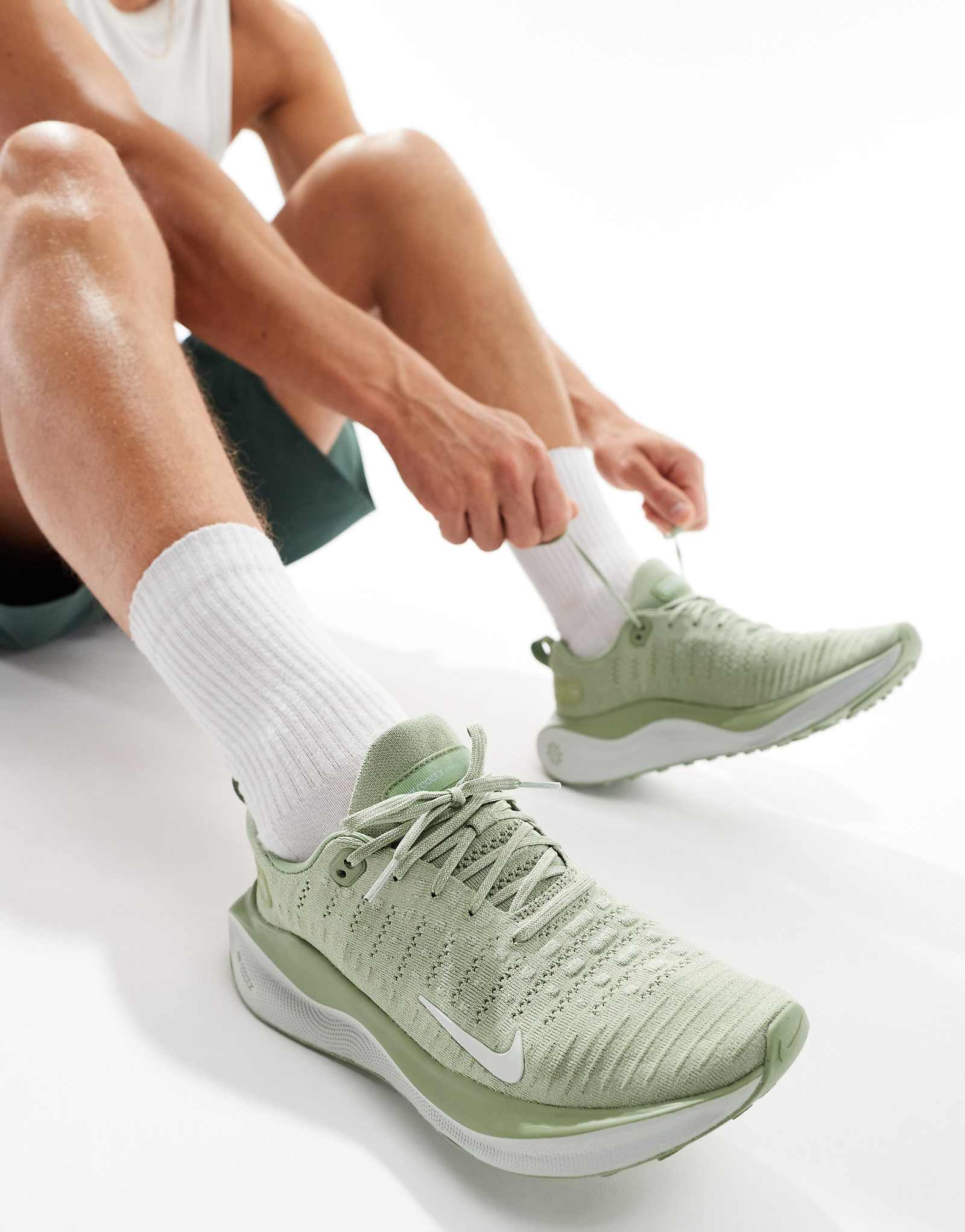 Кроссовки Nike Running Infinity Run 4 цвета хаки 19890₽