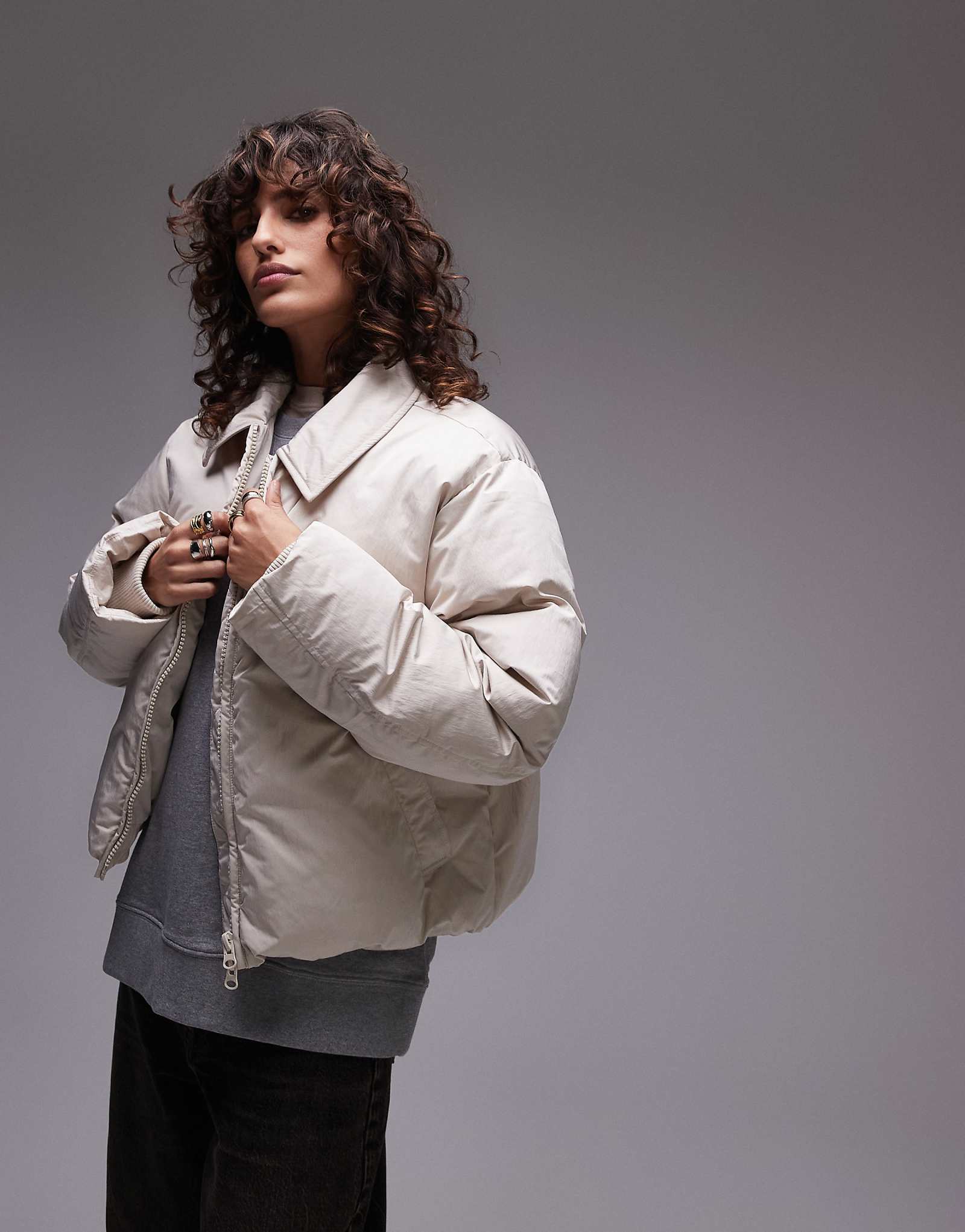 Укороченный пуховик с воротником-стойкой Topshop желтого цвета 10690₽