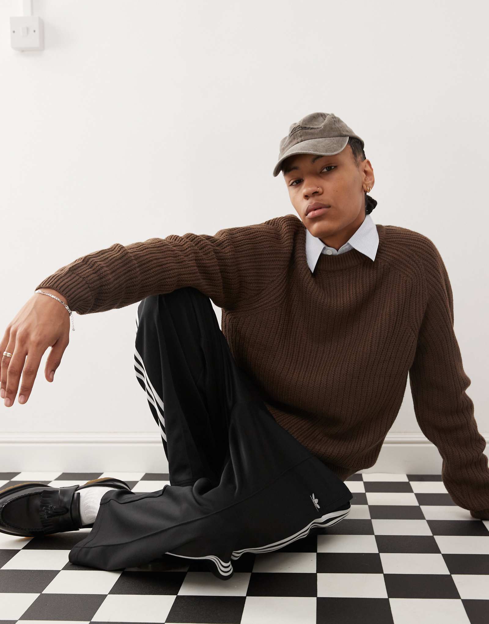 Вязаный свитер с круглым вырезом от COLLUSION коричневого цвета 5690₽