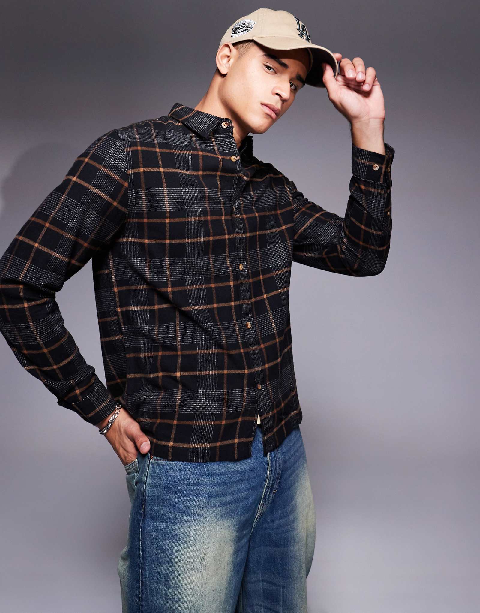 ДИЗАЙНЕРСКАЯ рубашка ASOS в черную клетку  ASOS DESIGN