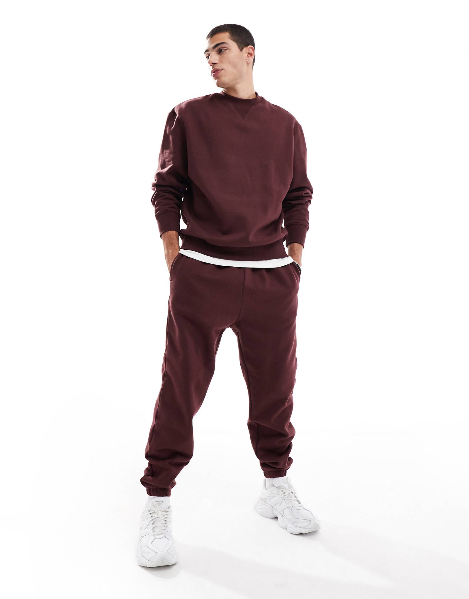 Зауженные спортивные брюки премиум-класса ASOS DESIGN 400gsm бордового цвета 7890₽