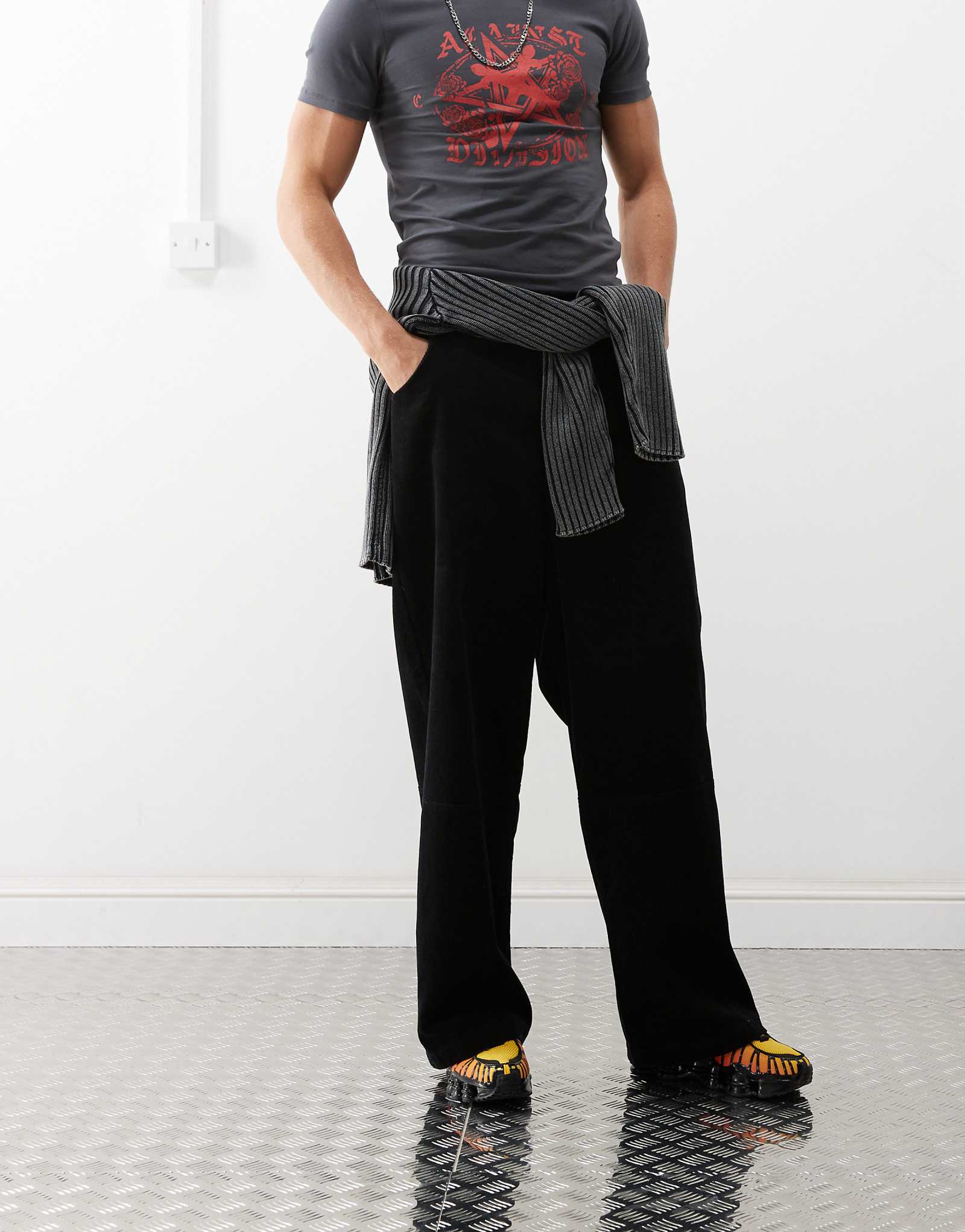 Черные вельветовые брюки COLLUSION 4890₽