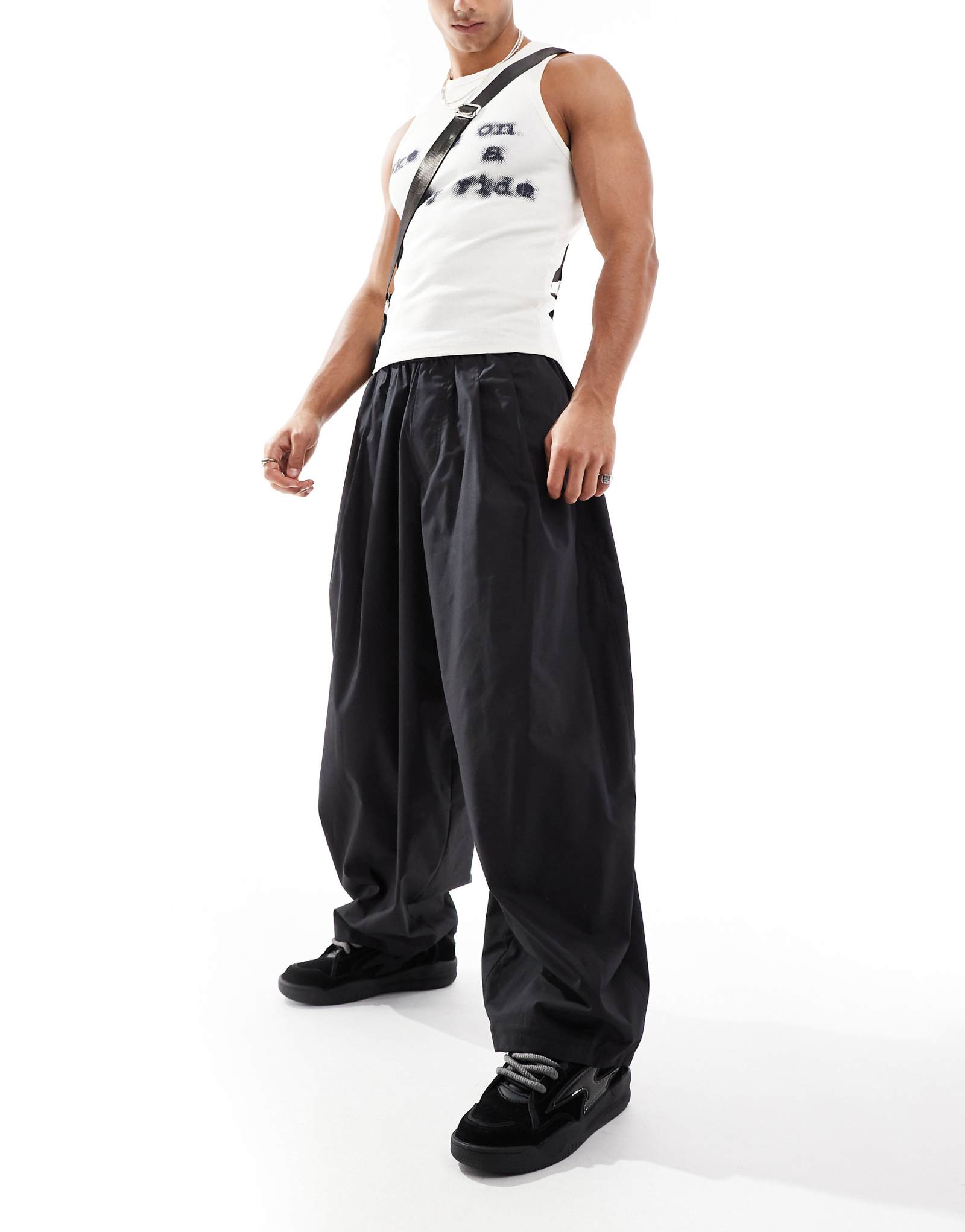 Брюки-баллончики COLLUSION черного цвета 9490₽