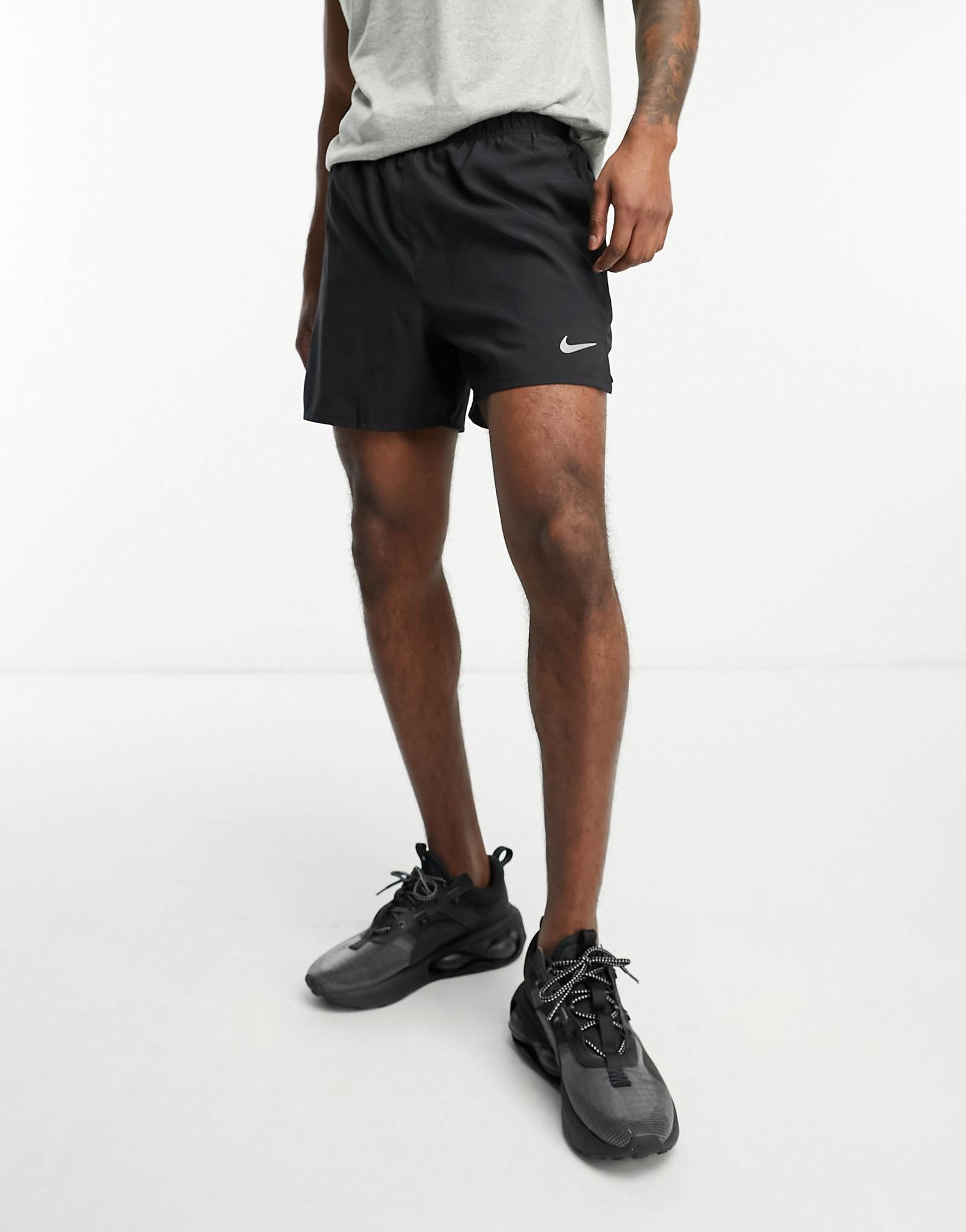 Черные шорты Nike Running Dri-FIT Challenger длиной 5 дюймов для бега 8190₽