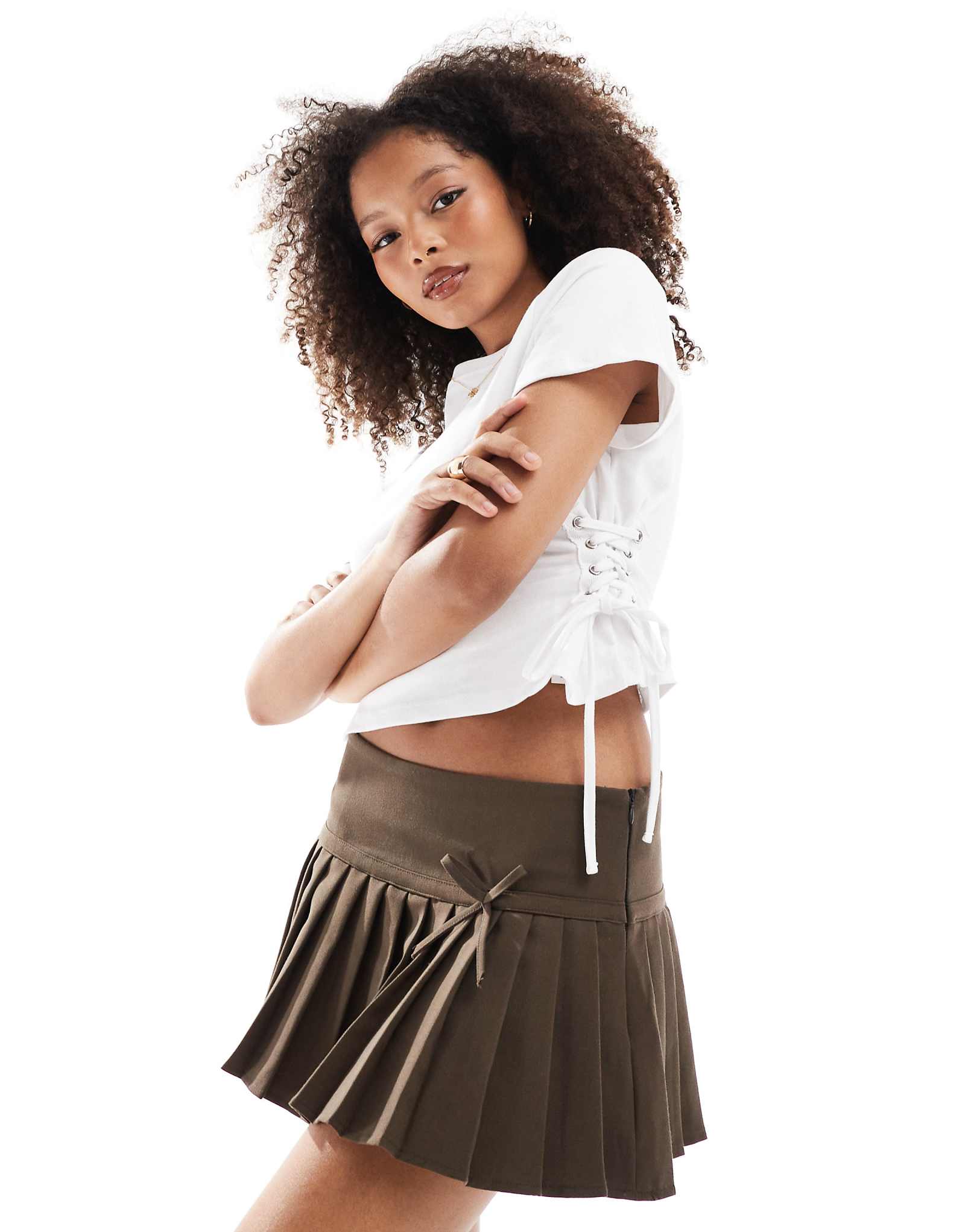 Белая футболка с коротким рукавом и галстуком-бабочкой Miss Selfridge 3390₽