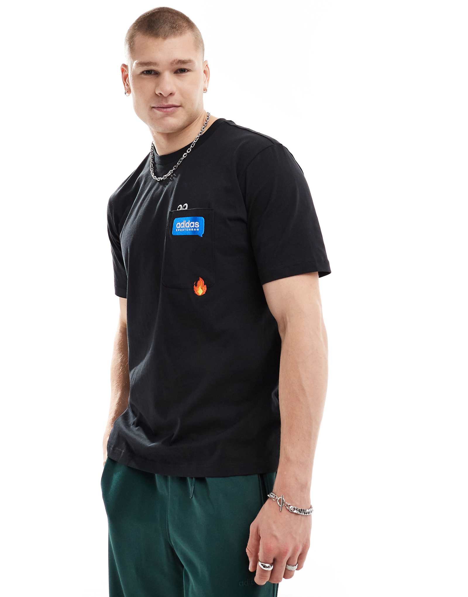 черная футболка adidas sportswear с графическим рисунком 5990₽