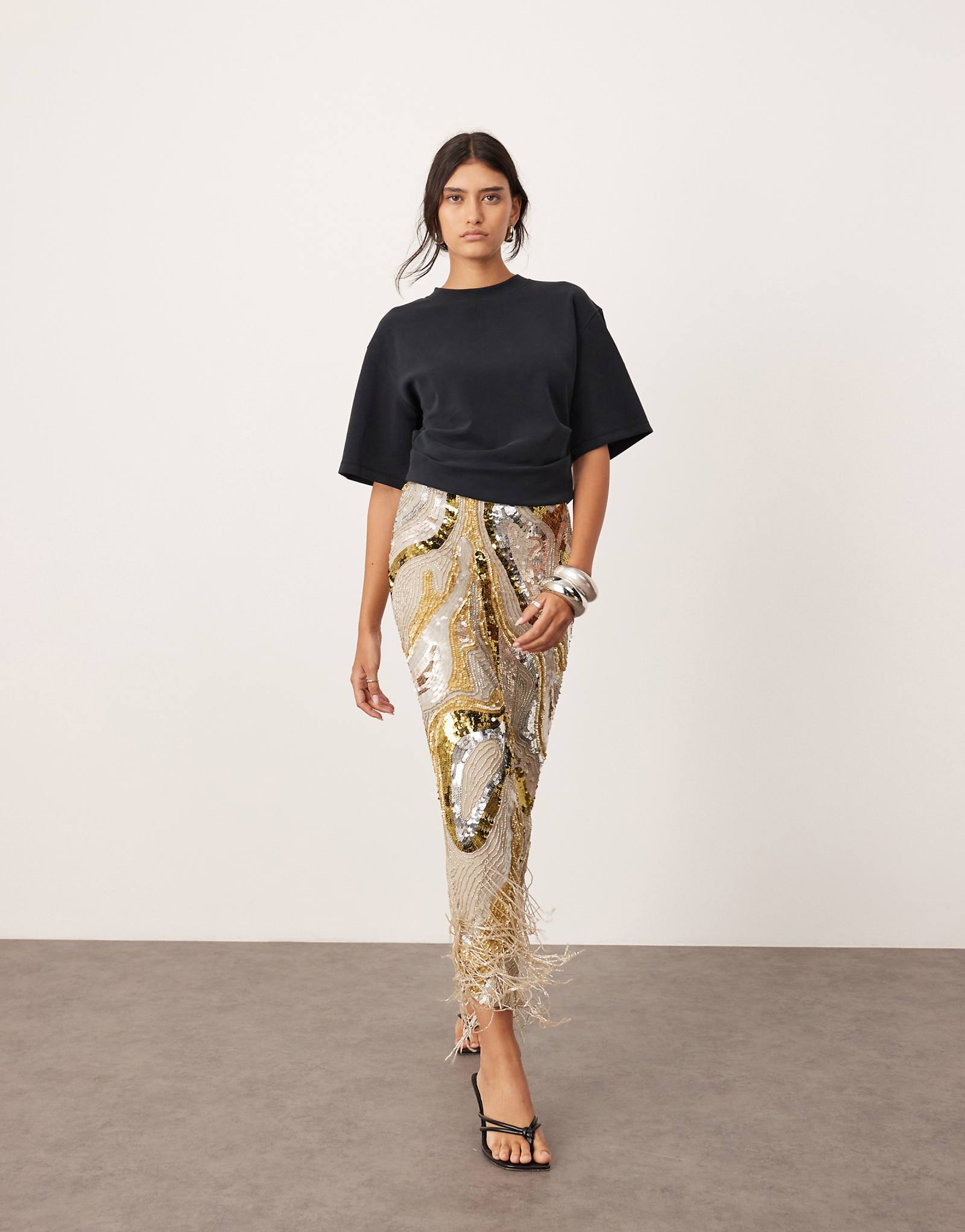 Юбка миди с завитками украшенная золотистой бахромой ASOS EDITION 31990₽