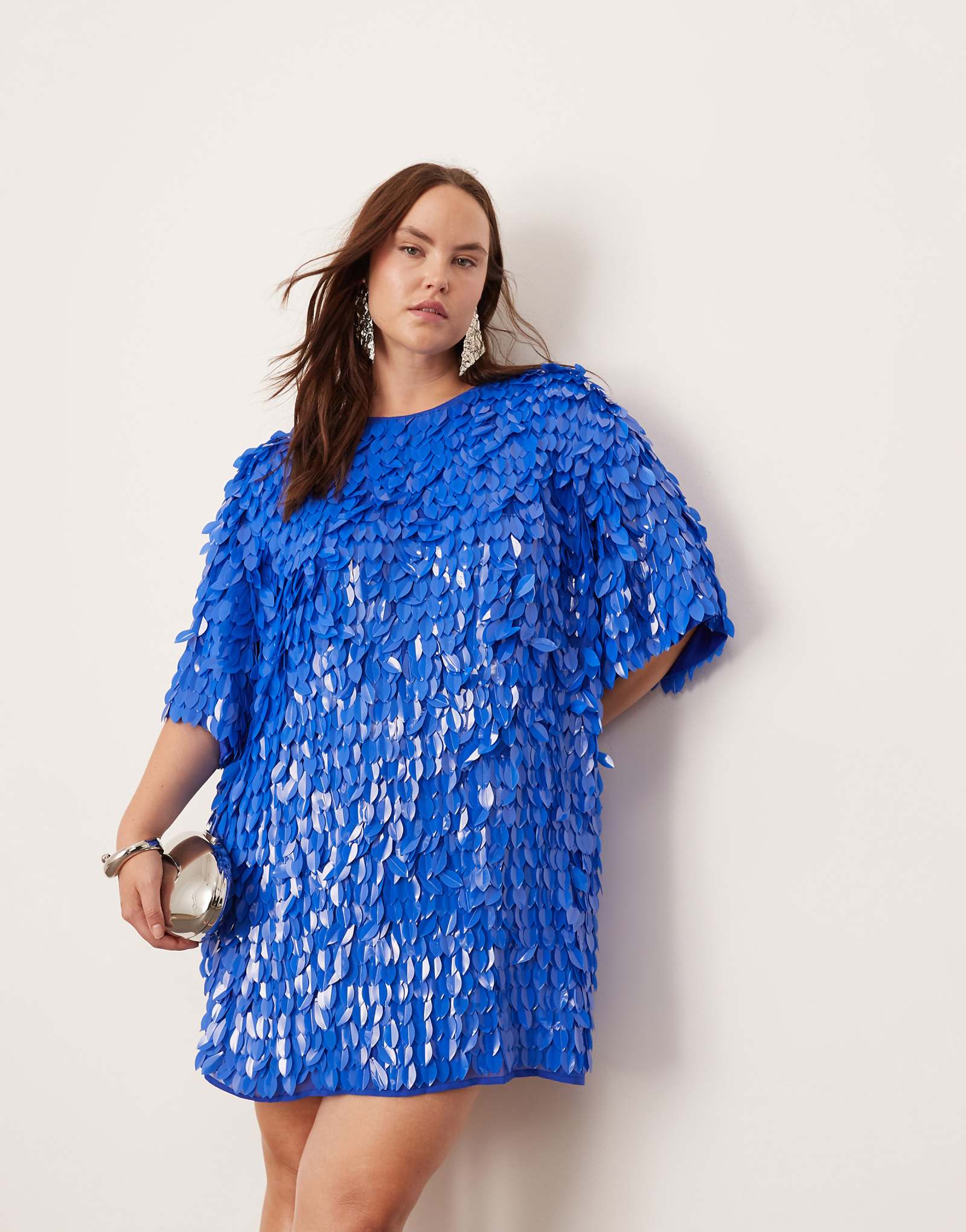 Мини-платье-футболка ASOS EDITION Curve украшенное 3D-пайетками синего цвета 33690₽