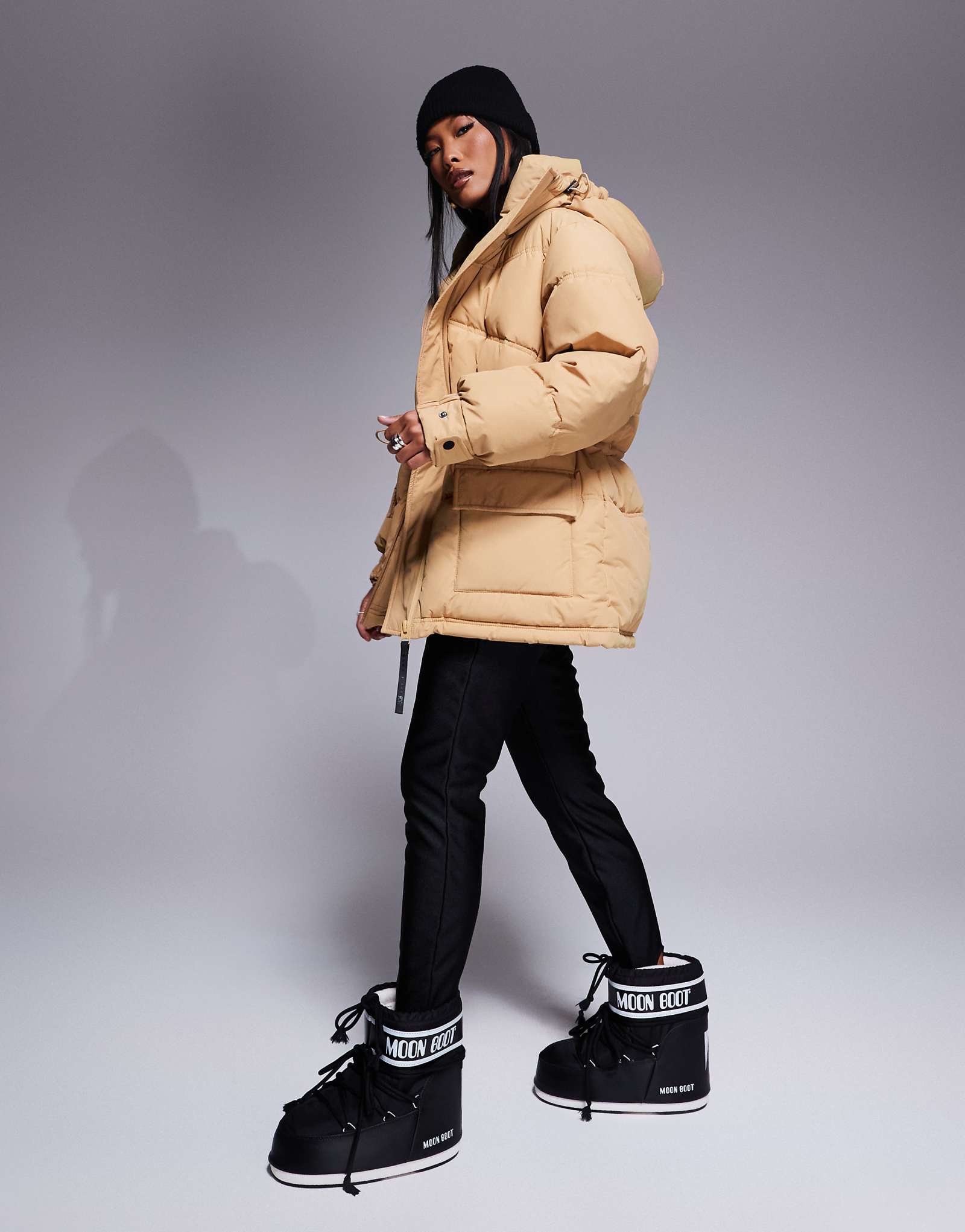 Утепленная лыжная куртка ASOS 4505 Petite Ski с завязками на талии и капюшоном карамельного цвета 24390₽