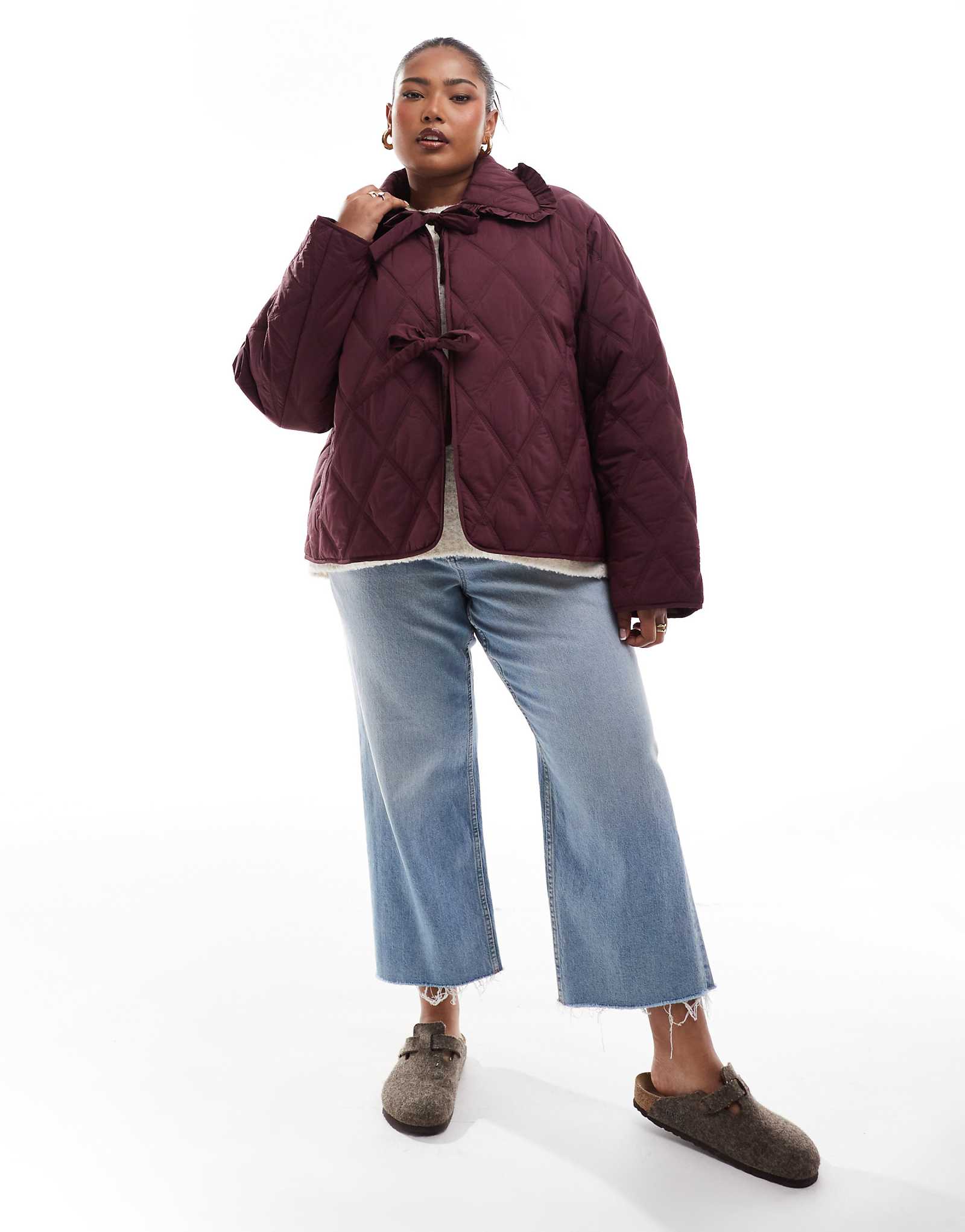 Жакет ASOS DESIGN Curve со стеганым воротником-жабо и завязкой спереди бордового цвета 13890₽