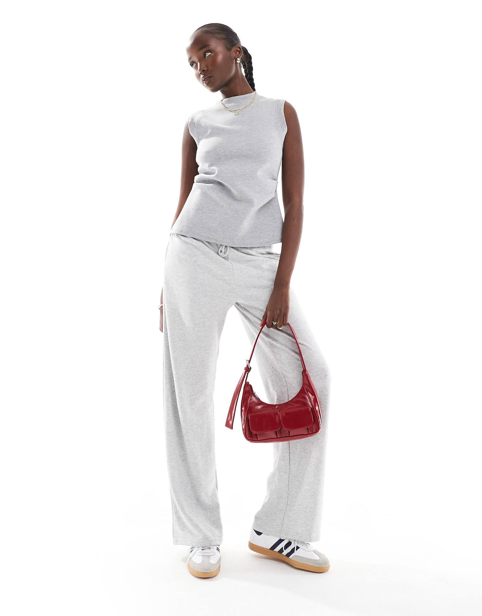 Высокие широкие спортивные брюки Stradivarius серого цвета 5490₽