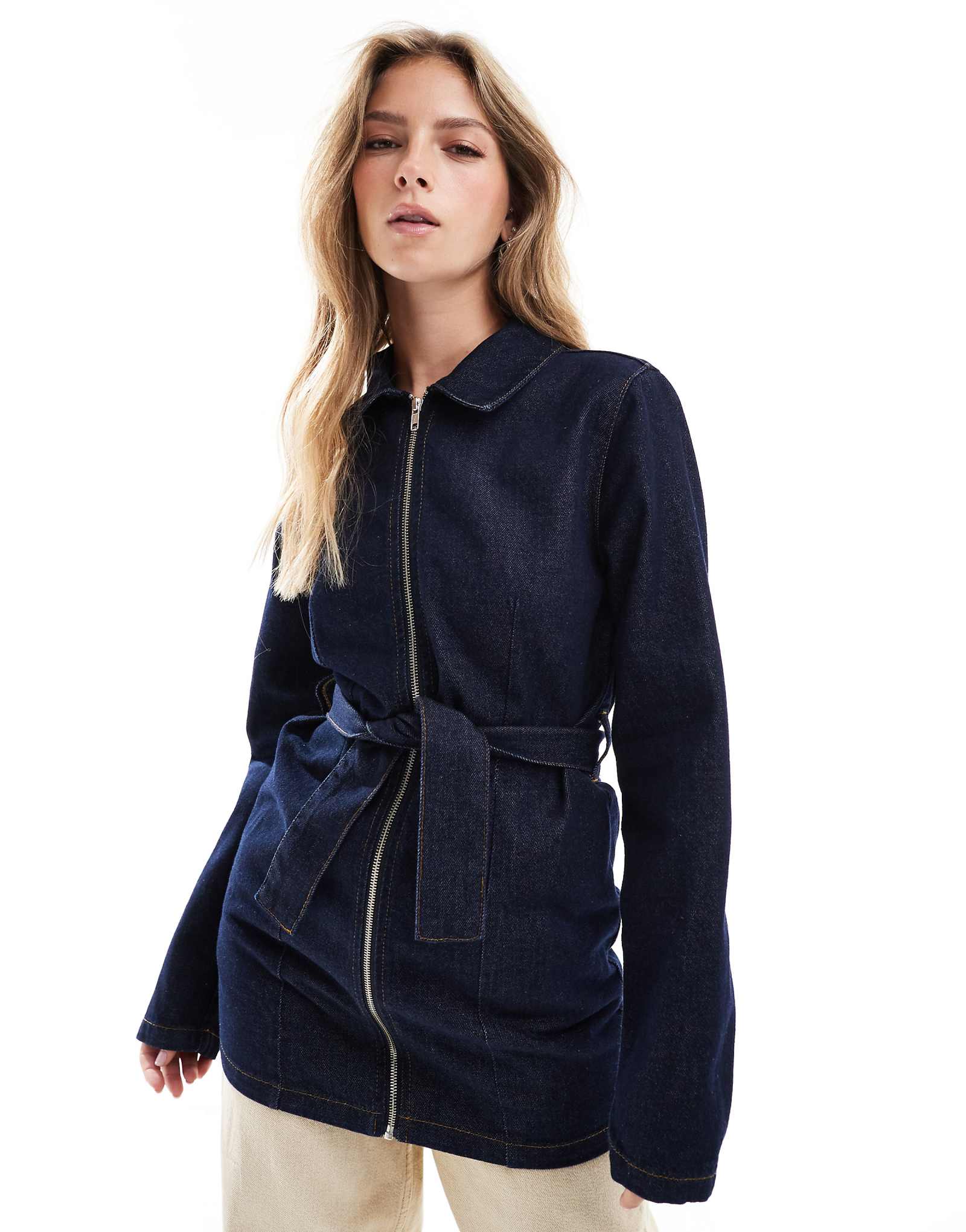 ДИЗАЙНЕРСКАЯ джинсовая куртка ASOS с поясом цвета индиго 5890₽