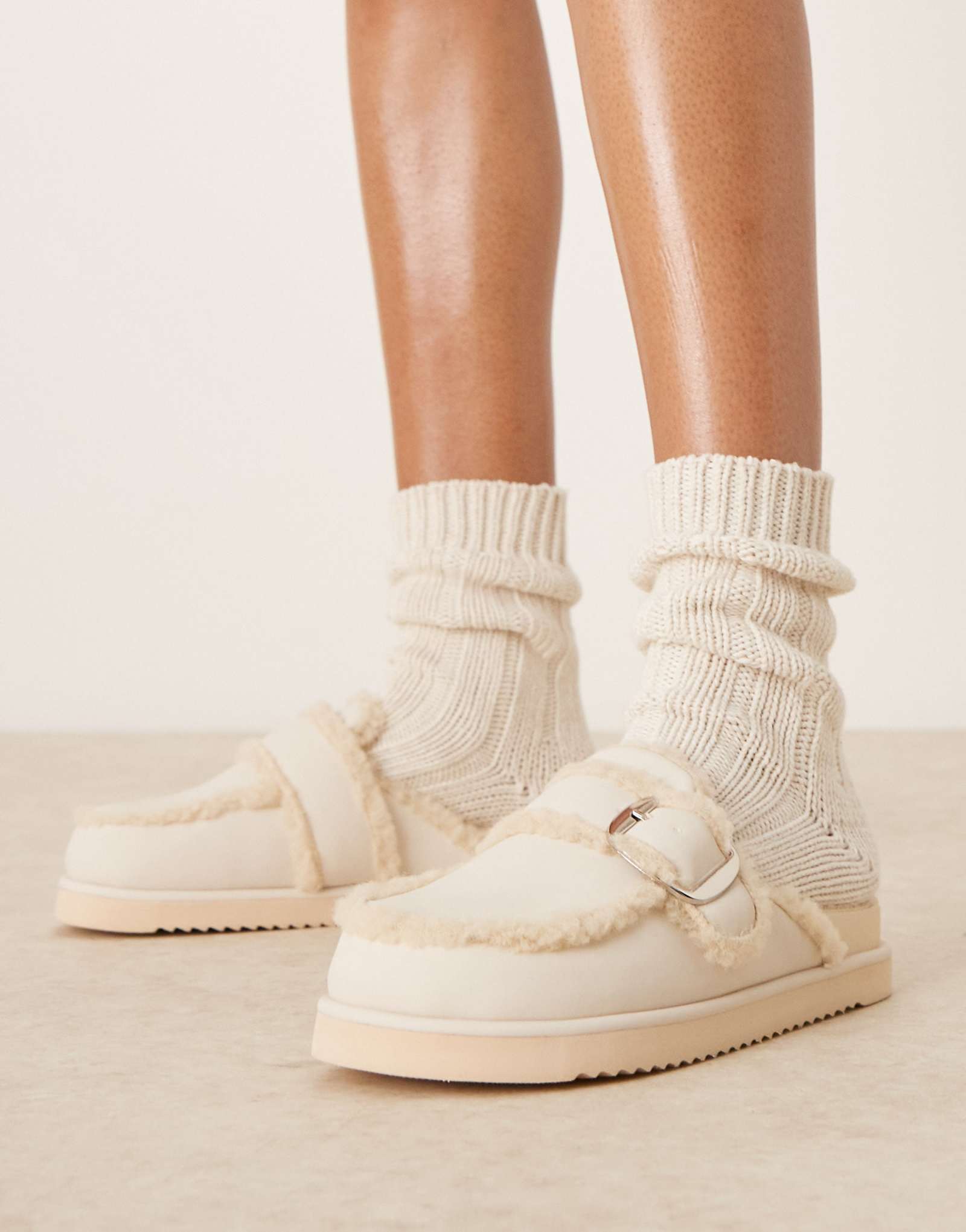 Бежевые шлепанцы RAID Kylie teddy 3590₽