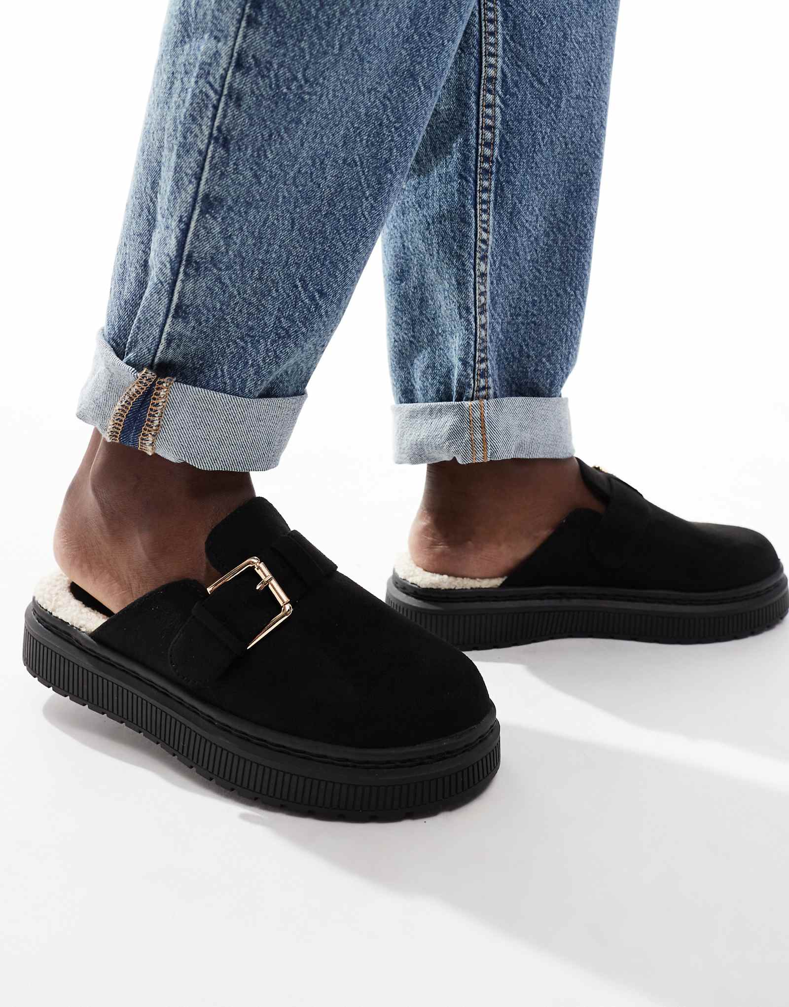 Черные шлепанцы лондонской бунтарки Донны Бакл 10290₽