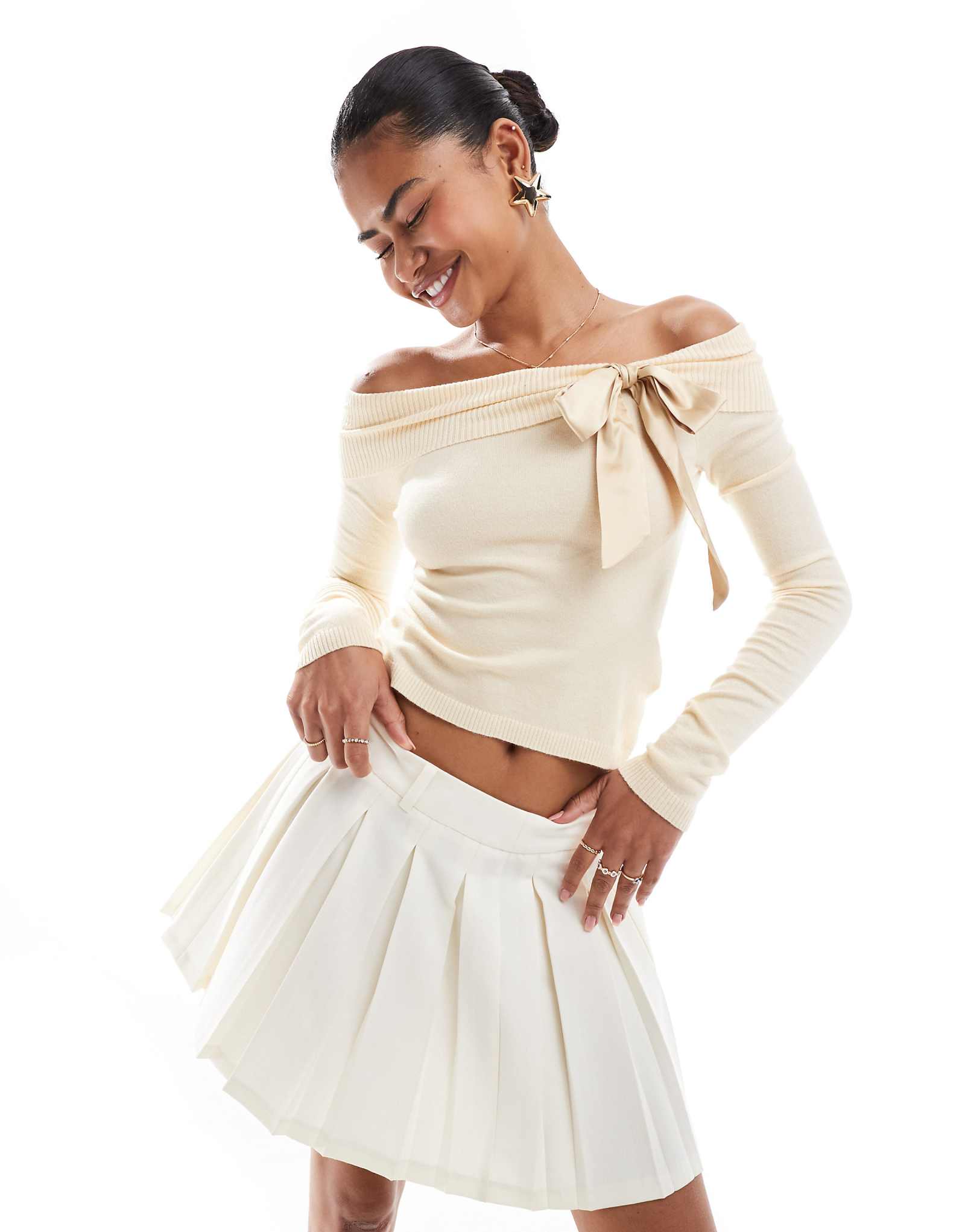 Вязаный топ Motel Orianne с бантом и длинными рукавами цвета сливочного крема 12490₽