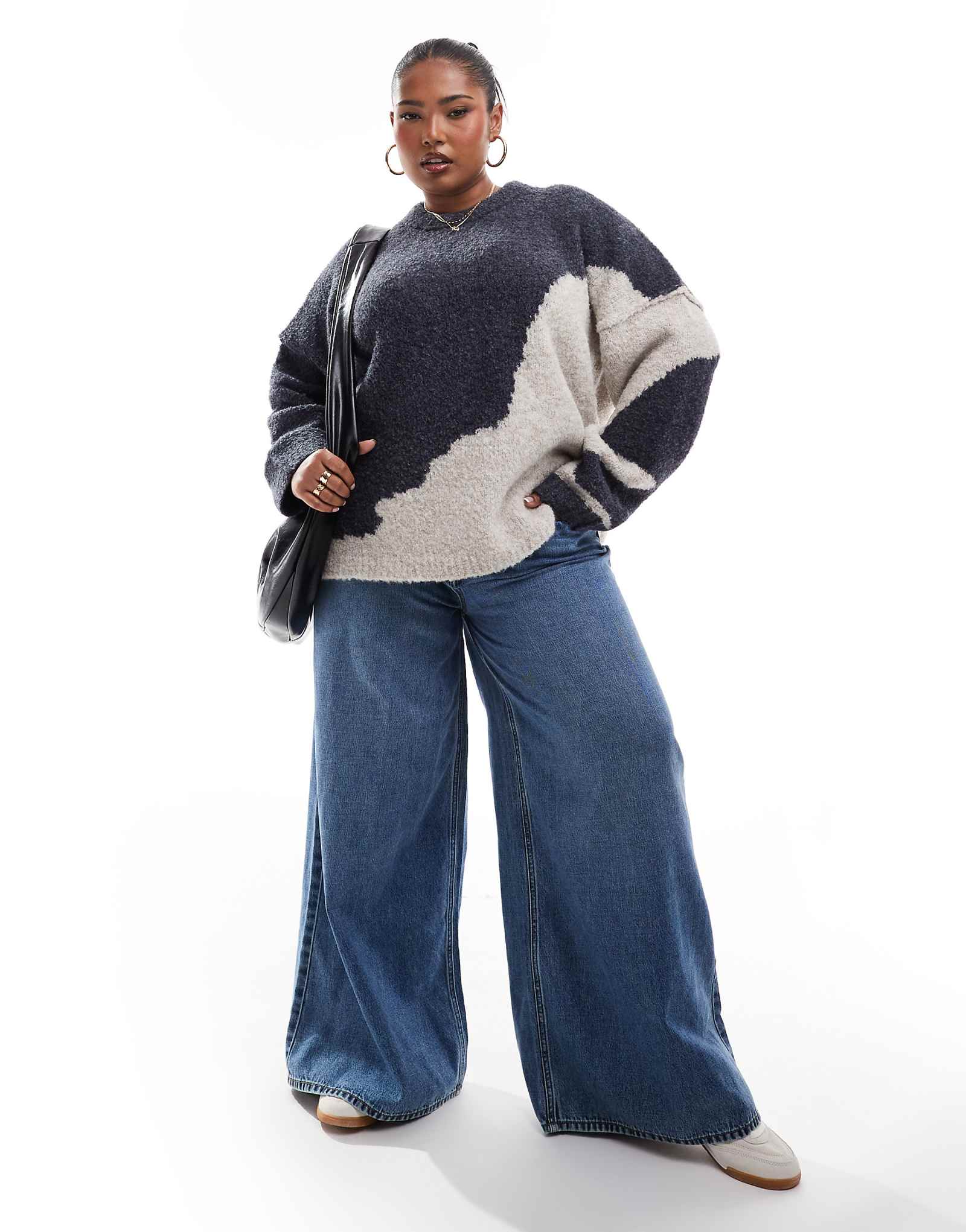 Свитер из букле с круглым вырезом и абстрактным принтом ASOS DESIGN Curve 7990₽