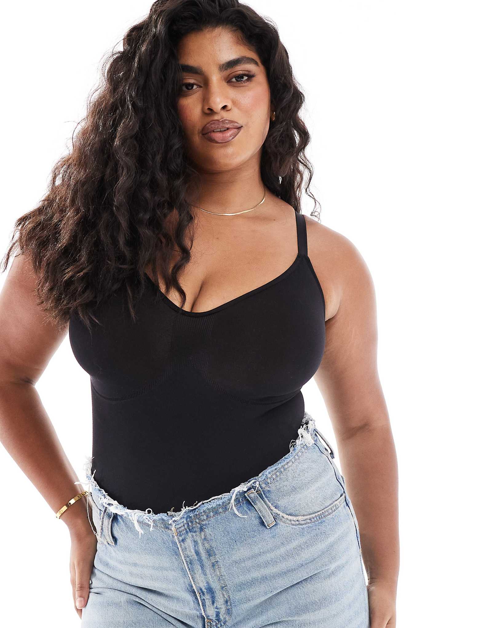 Бесшовное боди-стринги на бретельках Vero Moda Curve черного цвета 7290₽