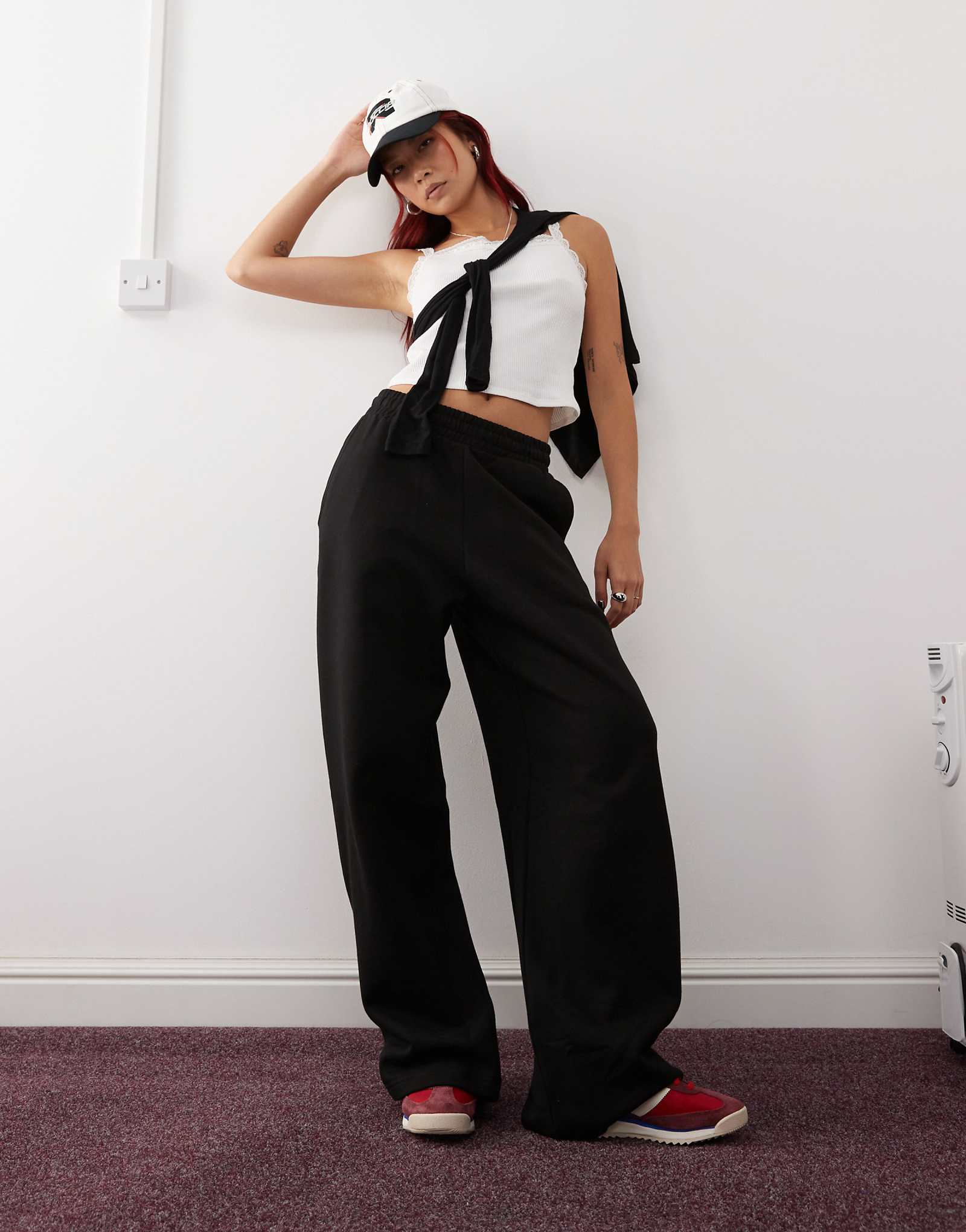 Широкие спортивные брюки черного цвета для буднего дня 13090₽