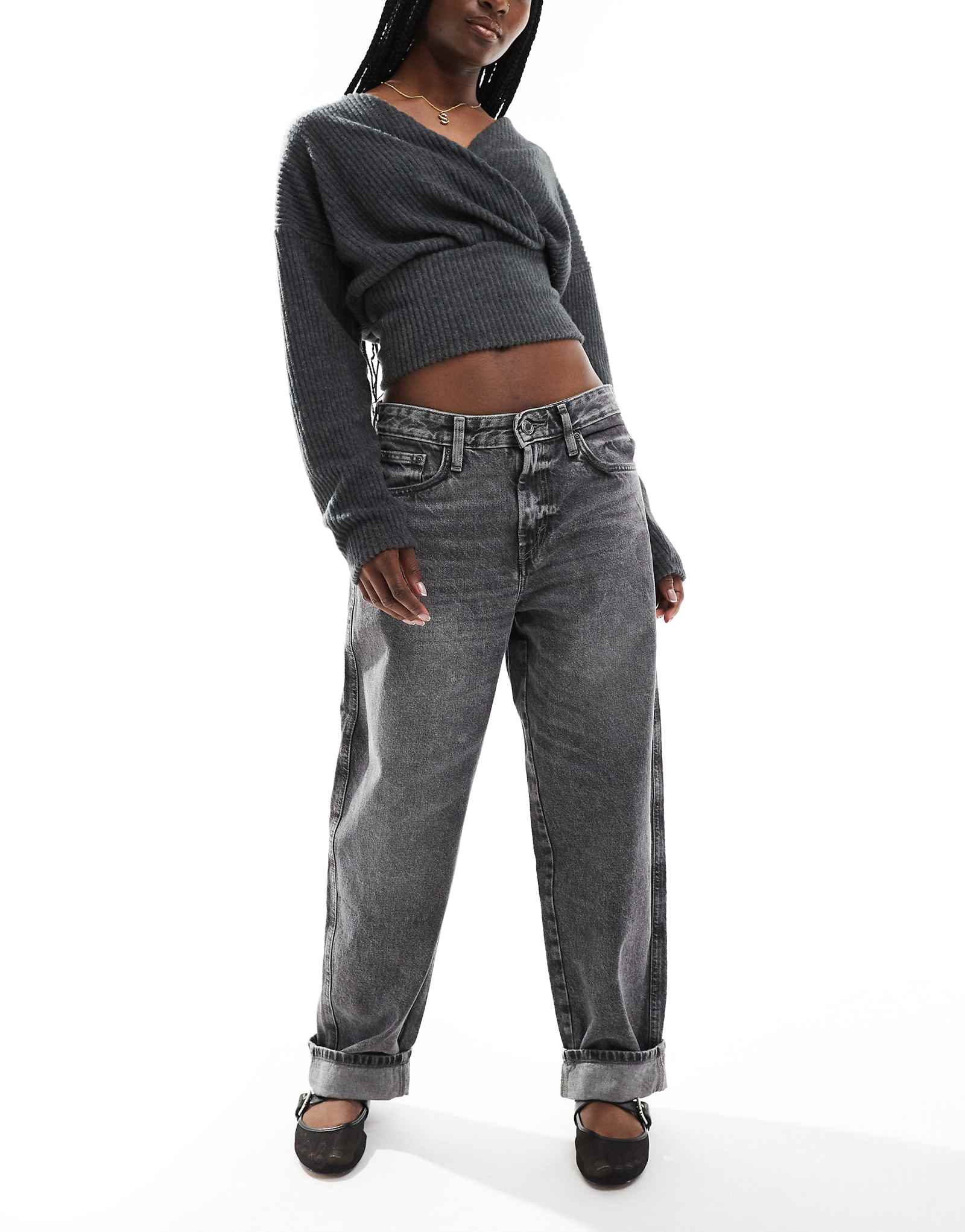 Джинсы-баллоны Pull-Bear средней посадки серого цвета стиранные 5890₽