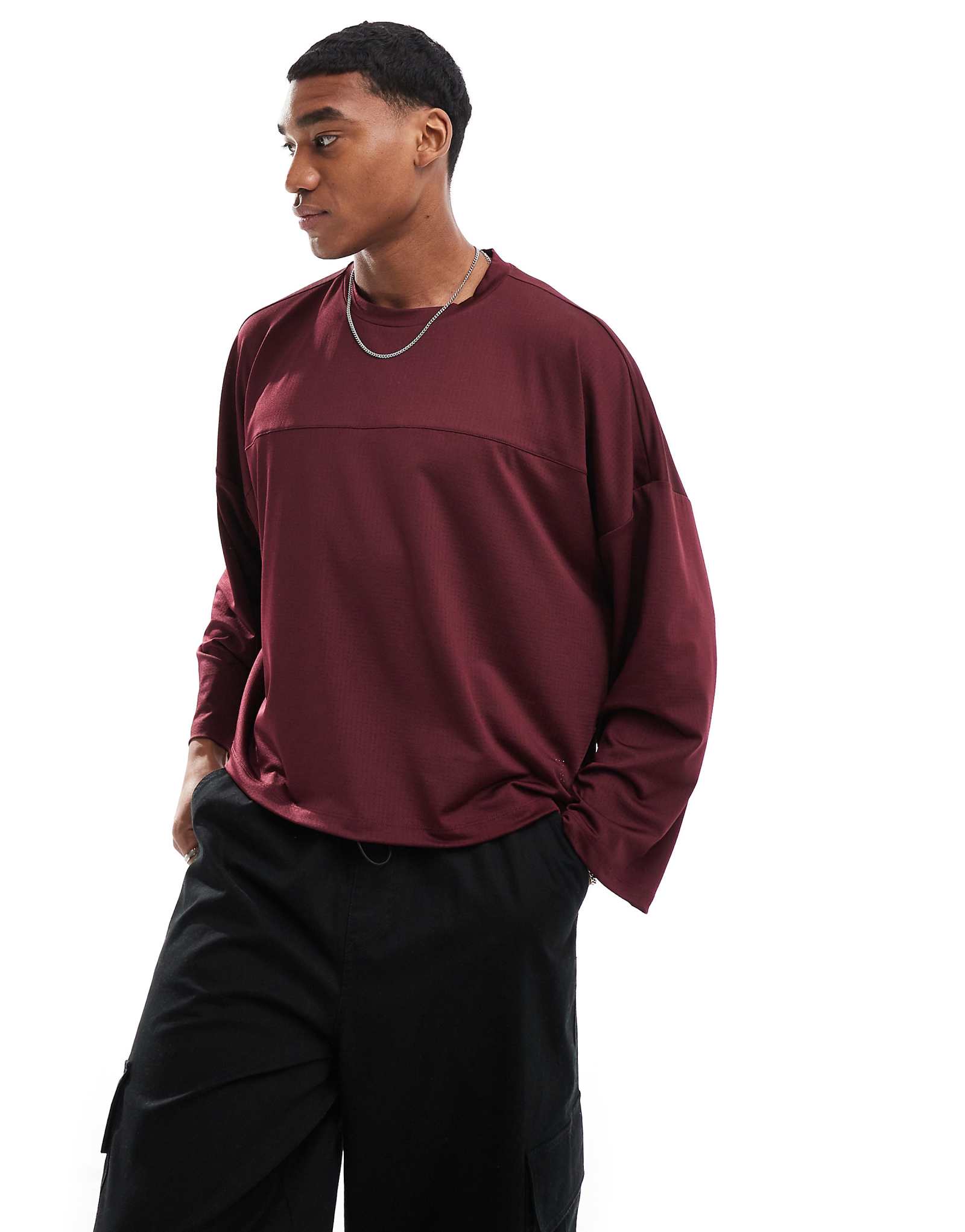 Облегающая футболка с длинным рукавом extreme oversize от ASOS DESIGN из бордовой сетки 1990₽