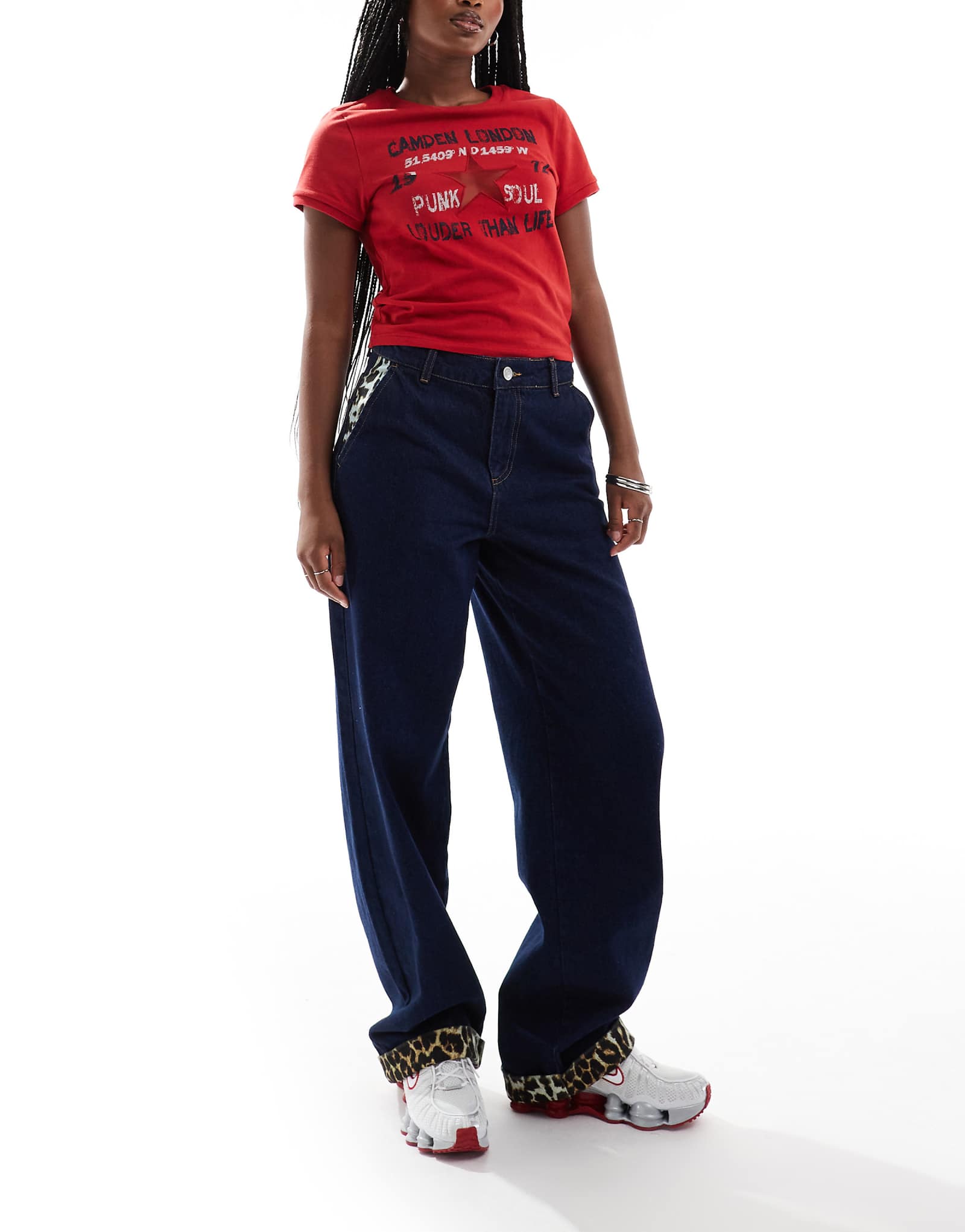 Джинсы Noisy May с высокой посадкой и широкими штанинами с леопардовой отделкой цвета индиго 10990₽