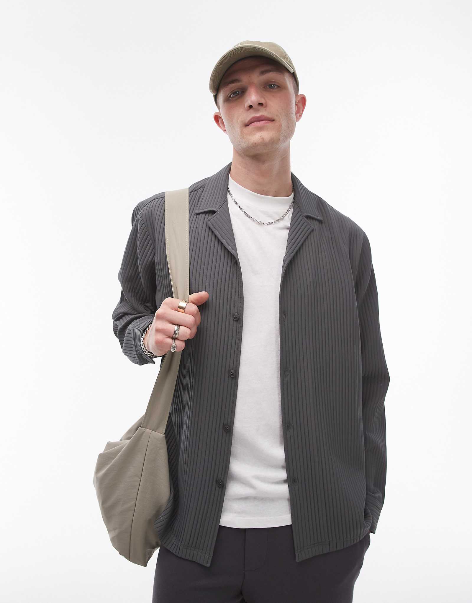 Рубашка из плиссе Topman с длинным рукавом и отложным воротником цвета древесного угля 2690₽