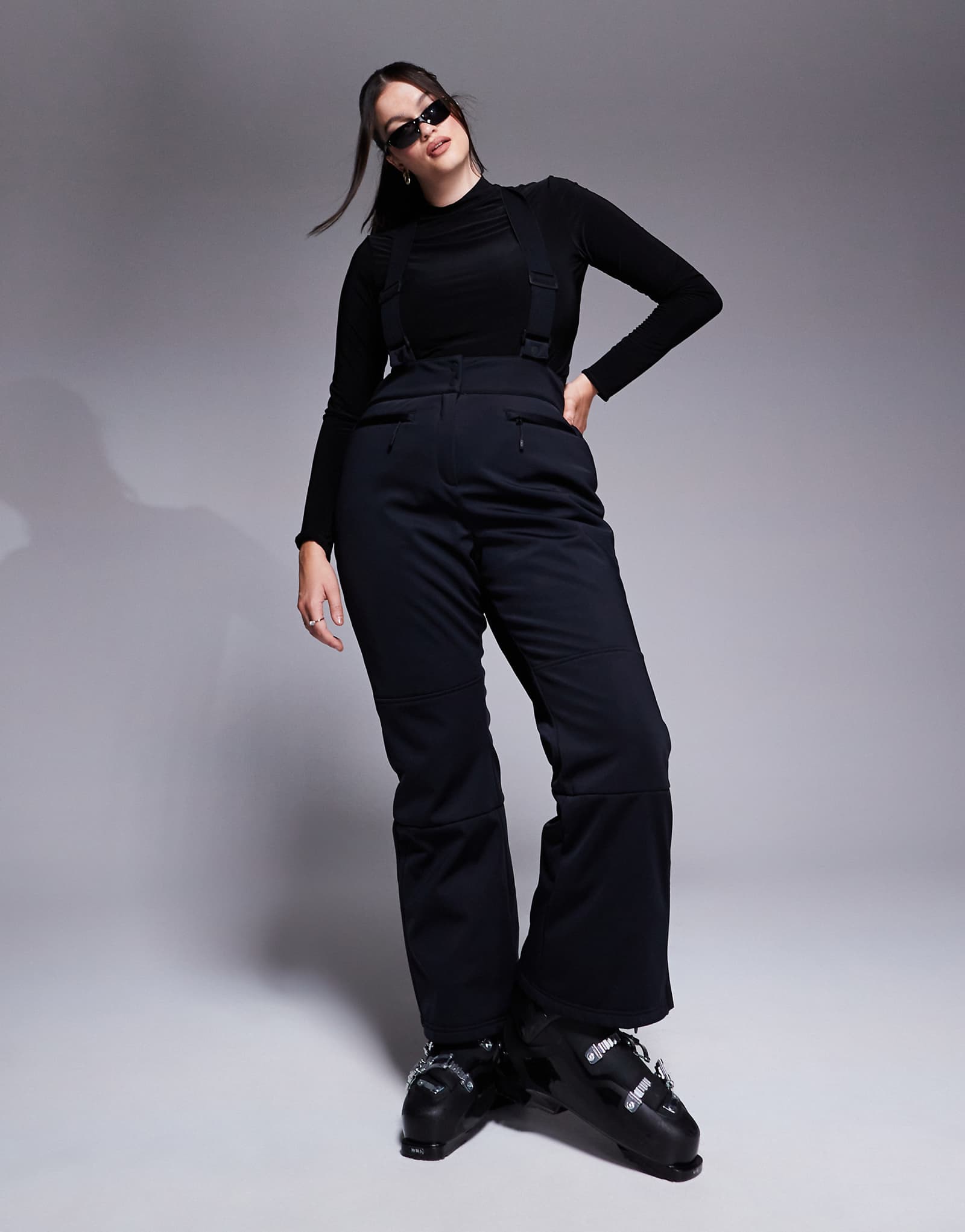 Лыжные брюки-клеш ASOS 4505 Curve soft shell с водоотталкивающей пропиткой черного цвета 14490₽