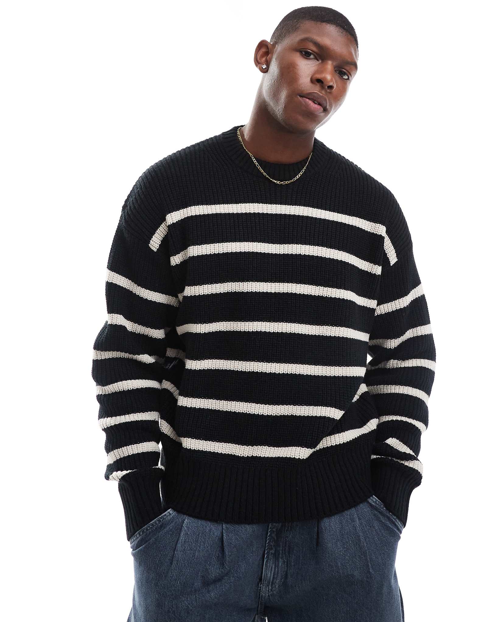 Вязаный свитер в полоску Bershka черного цвета 8890₽