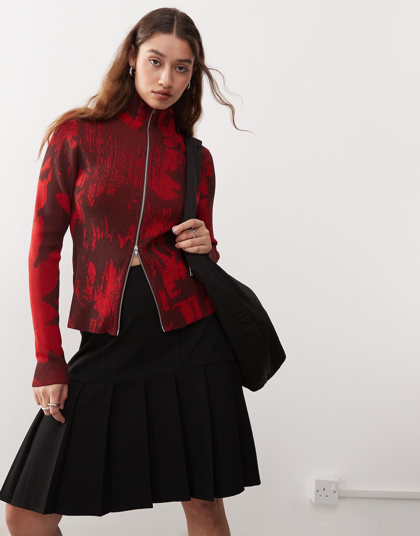 Кардиган на молнии с высоким воротом и жаккардовым рисунком красного цвета от Sylvie 15490₽