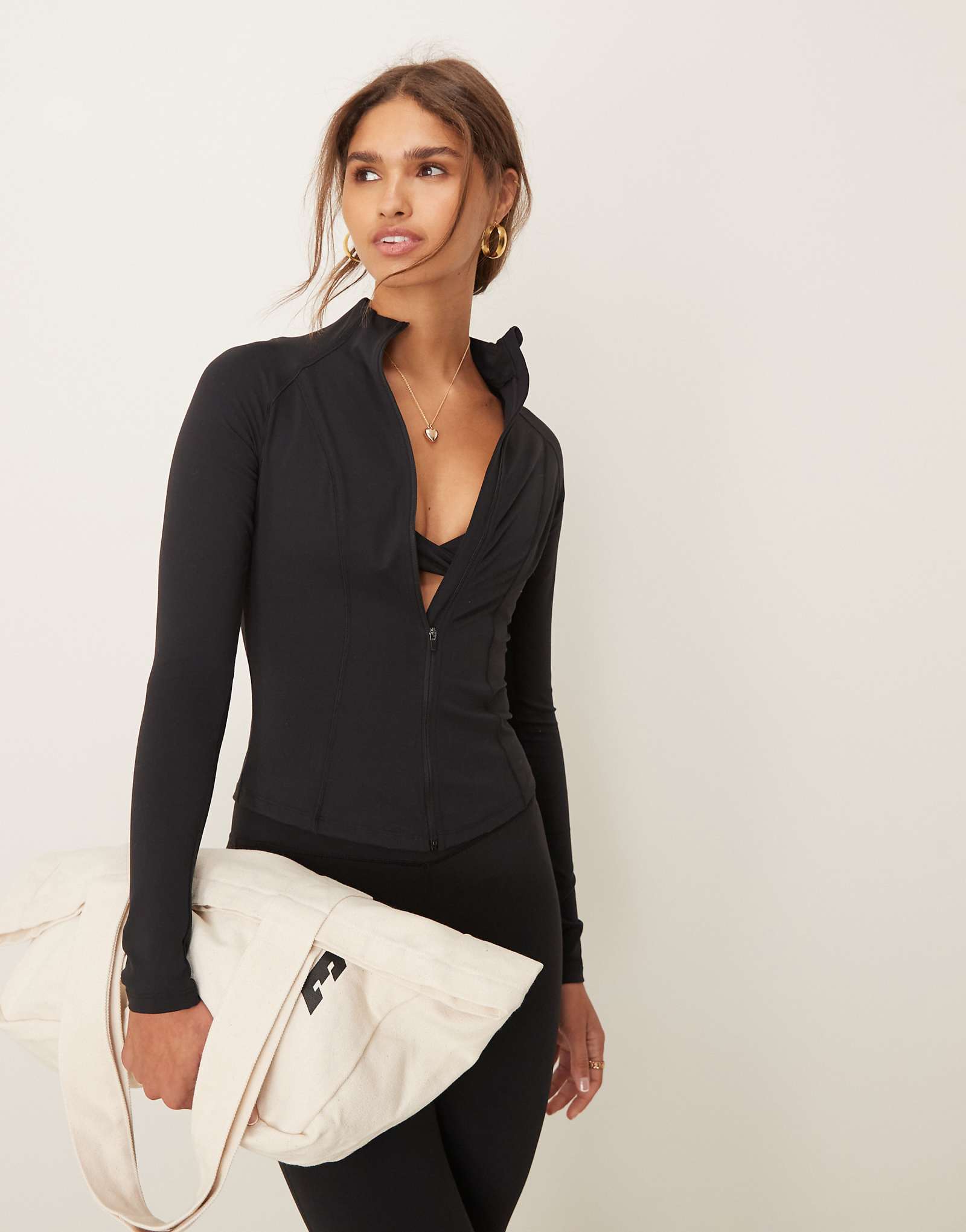 Куртка на молнии Tala DayFlex черного цвета