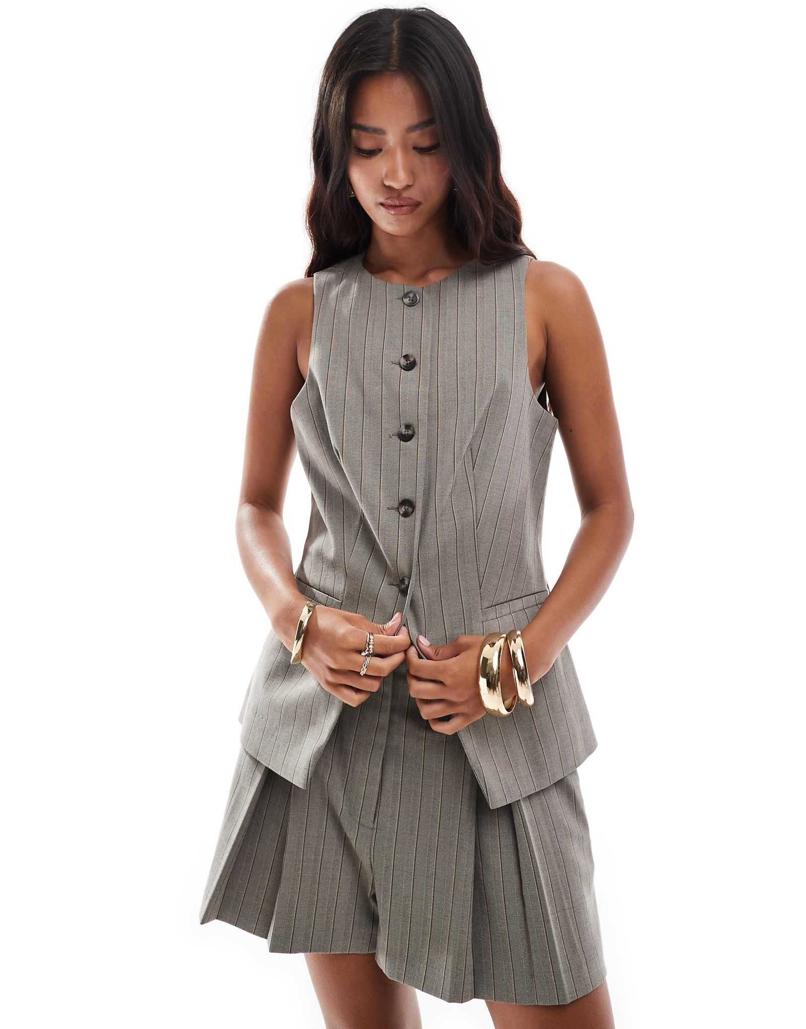 ДИЗАЙНЕРСКИЙ жилет ASOS с высоким воротом в коричневую полоску 4890₽