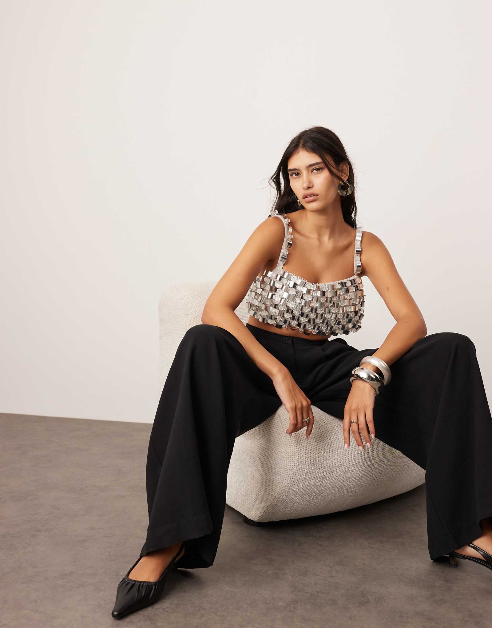 Укороченный топ с квадратным вырезом в футуристическом стиле от ASOS EDITION серебристого цвета 17290₽