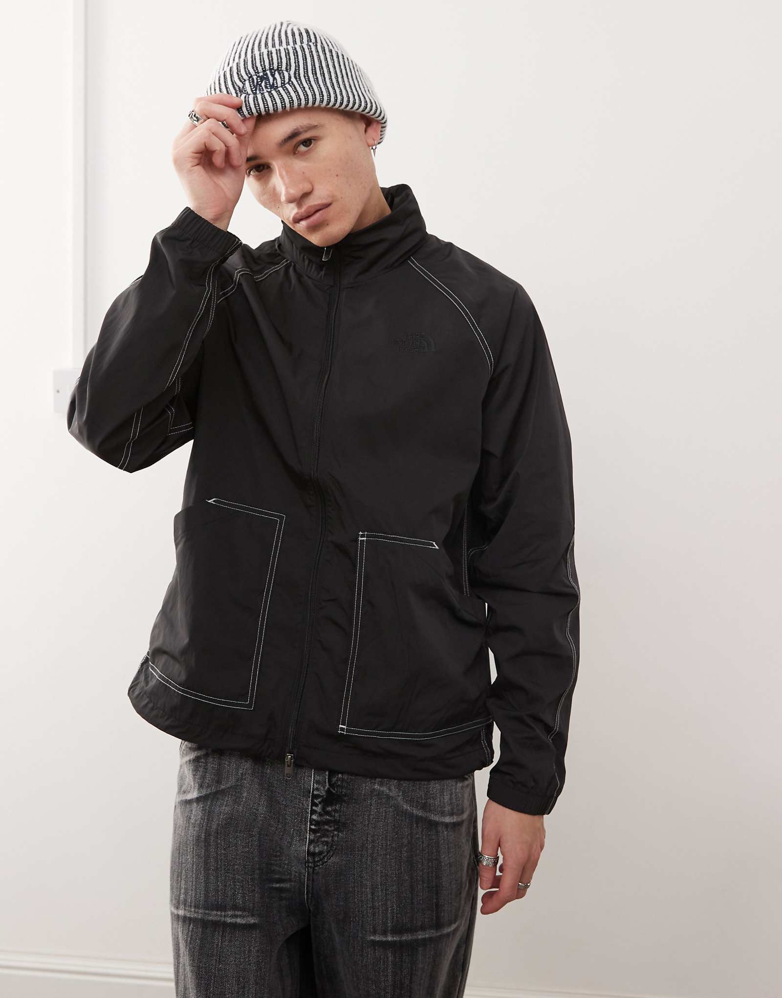 Нейлоновая ветровка The North Face M66 черного цвета 11390₽