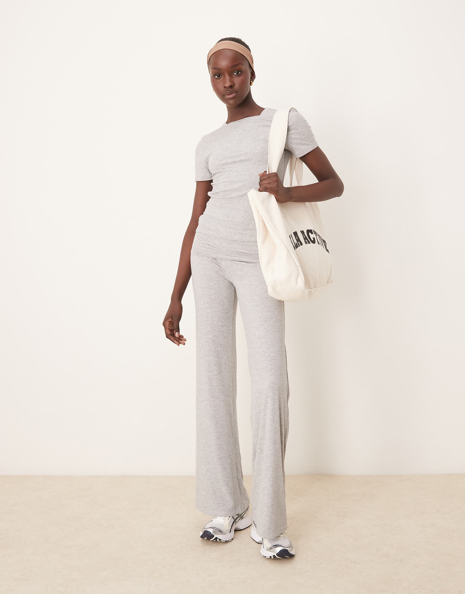 Облегающие леггинсы Tala 365 серого цвета 15190₽