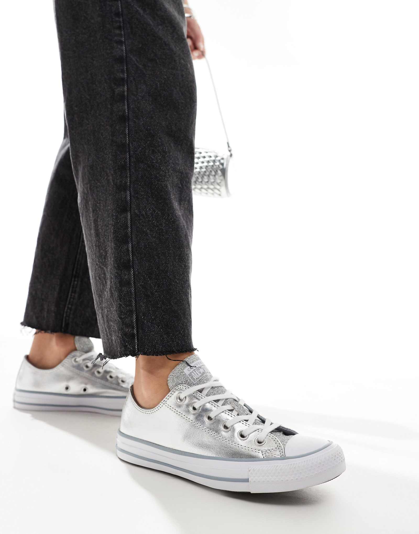 Кеды Converse Chuck Taylor All Star Sparkle серебристого цвета 8590₽