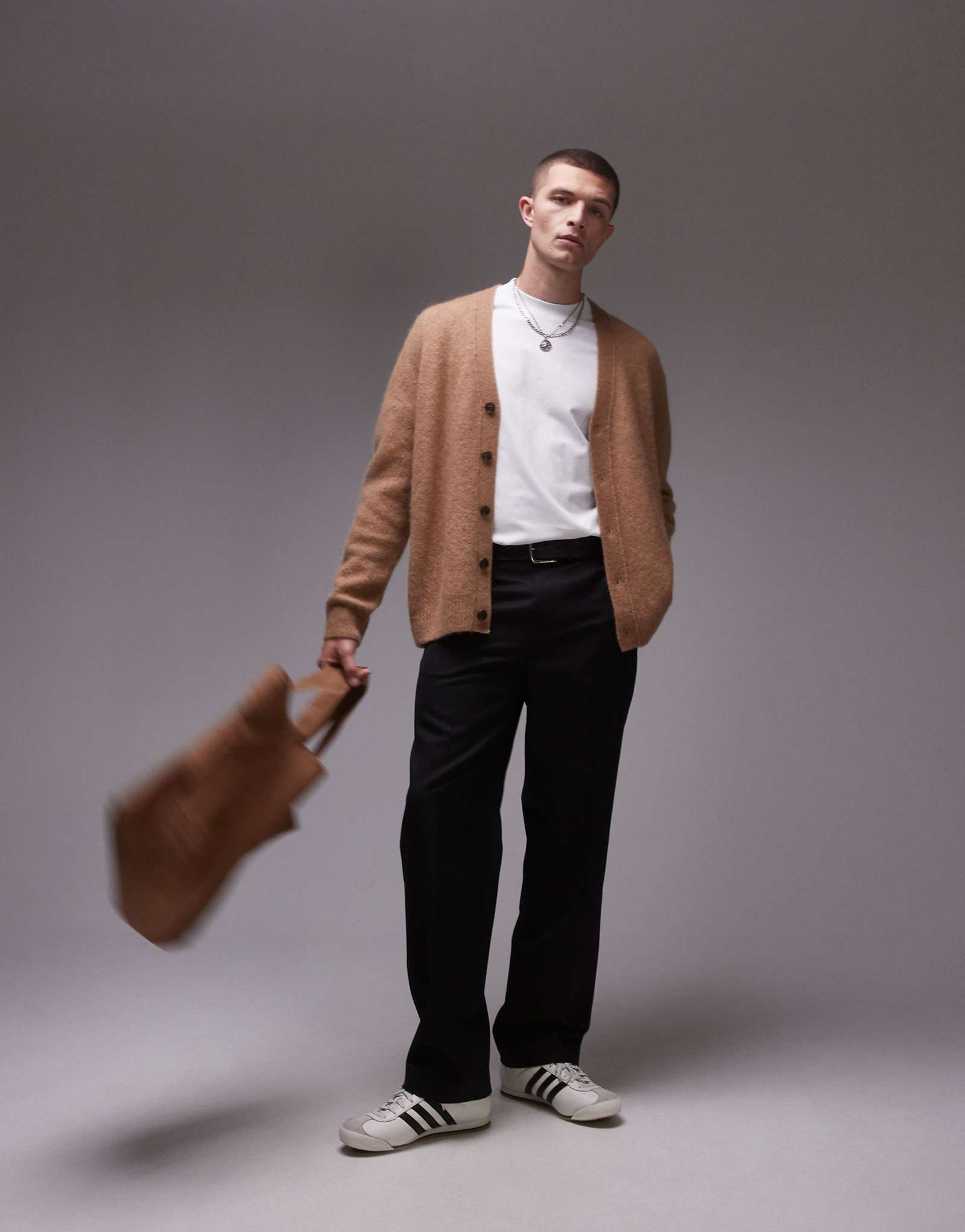 Прямые брюки из смеси шерсти ARKET черного цвета 18790₽