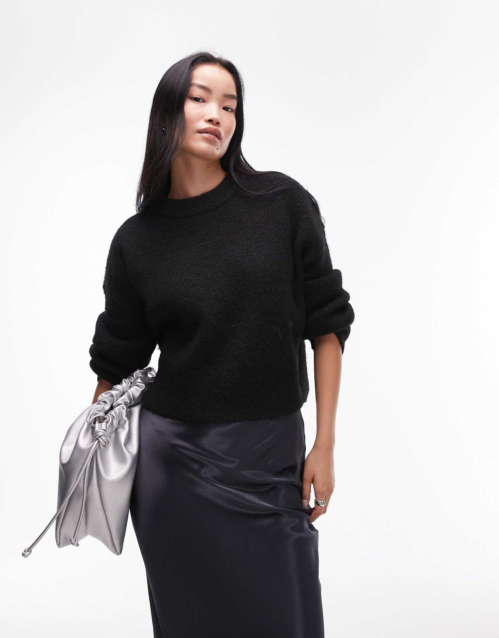 Вязаный пушистый непринужденный свитер ultimate от Topshop черного цвета 7090₽