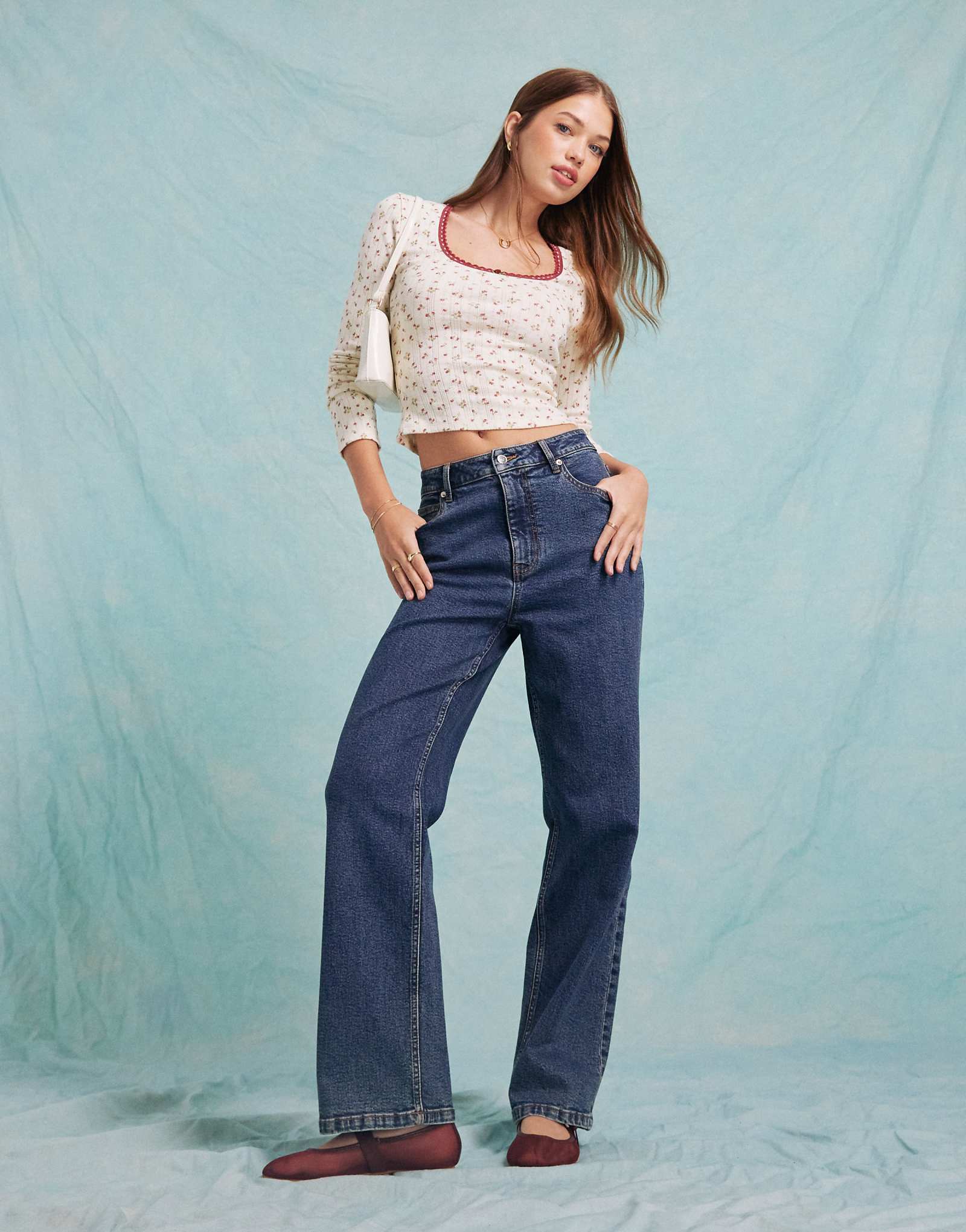 Джинсы с прямыми штанинами и кармашком-сердечком от Мисс Селфридж цвета индиго 10190₽