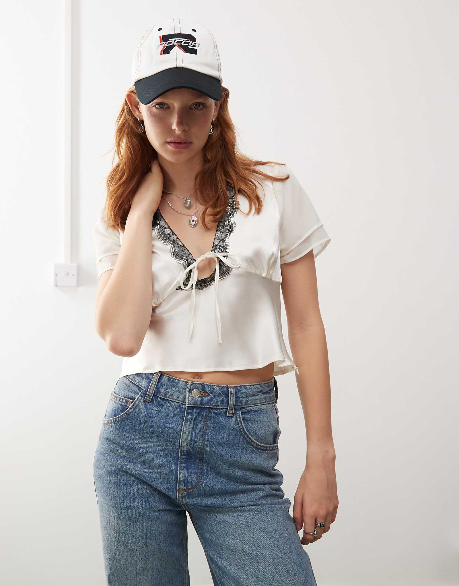 Восстановленная винтажная блузка с контрастным черным кружевом 7890₽