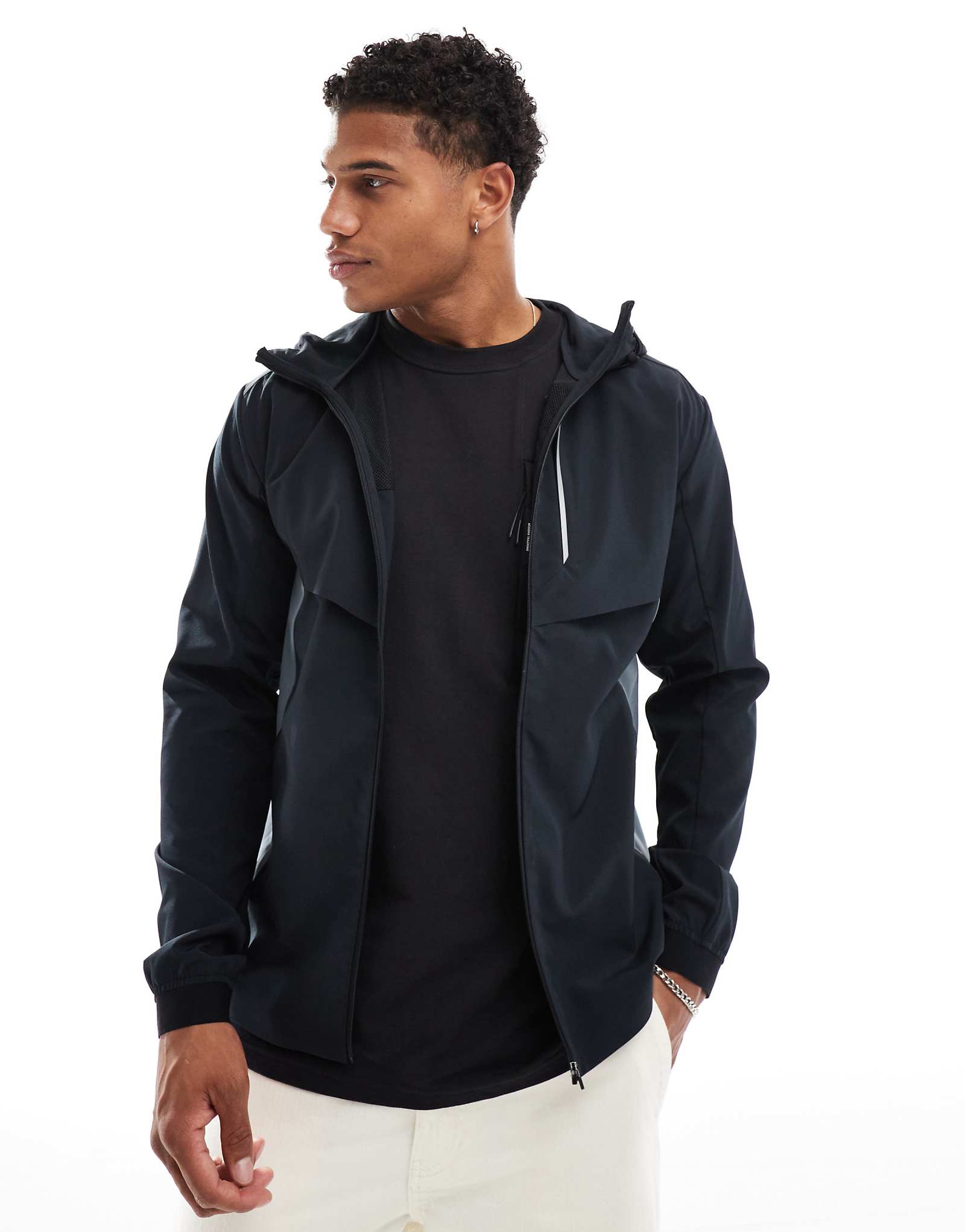 Верх трека Marshall Artist elevate выполнен в черном цвете 21190₽