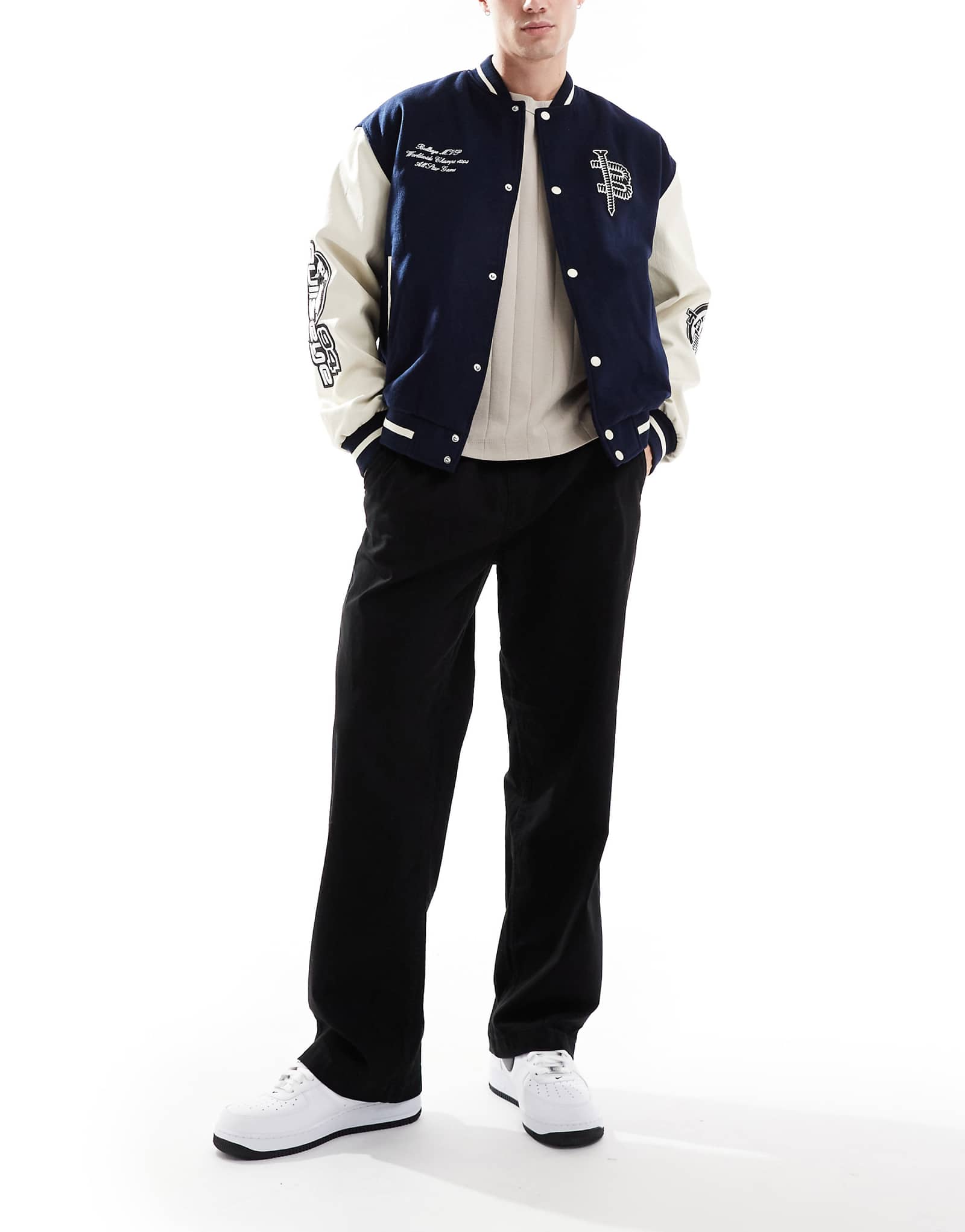 Облегающий чино на шнурке черного цвета 7590₽