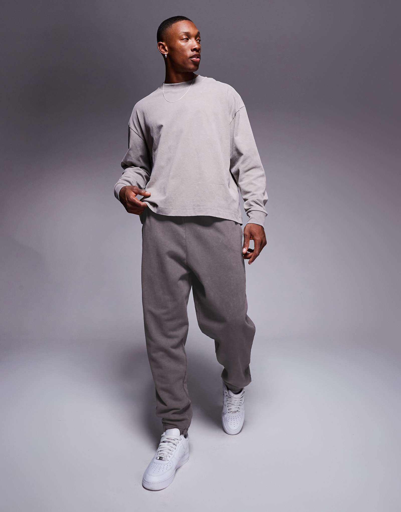 Серые спортивные брюки ASOS DESIGN оверсайз 6490₽