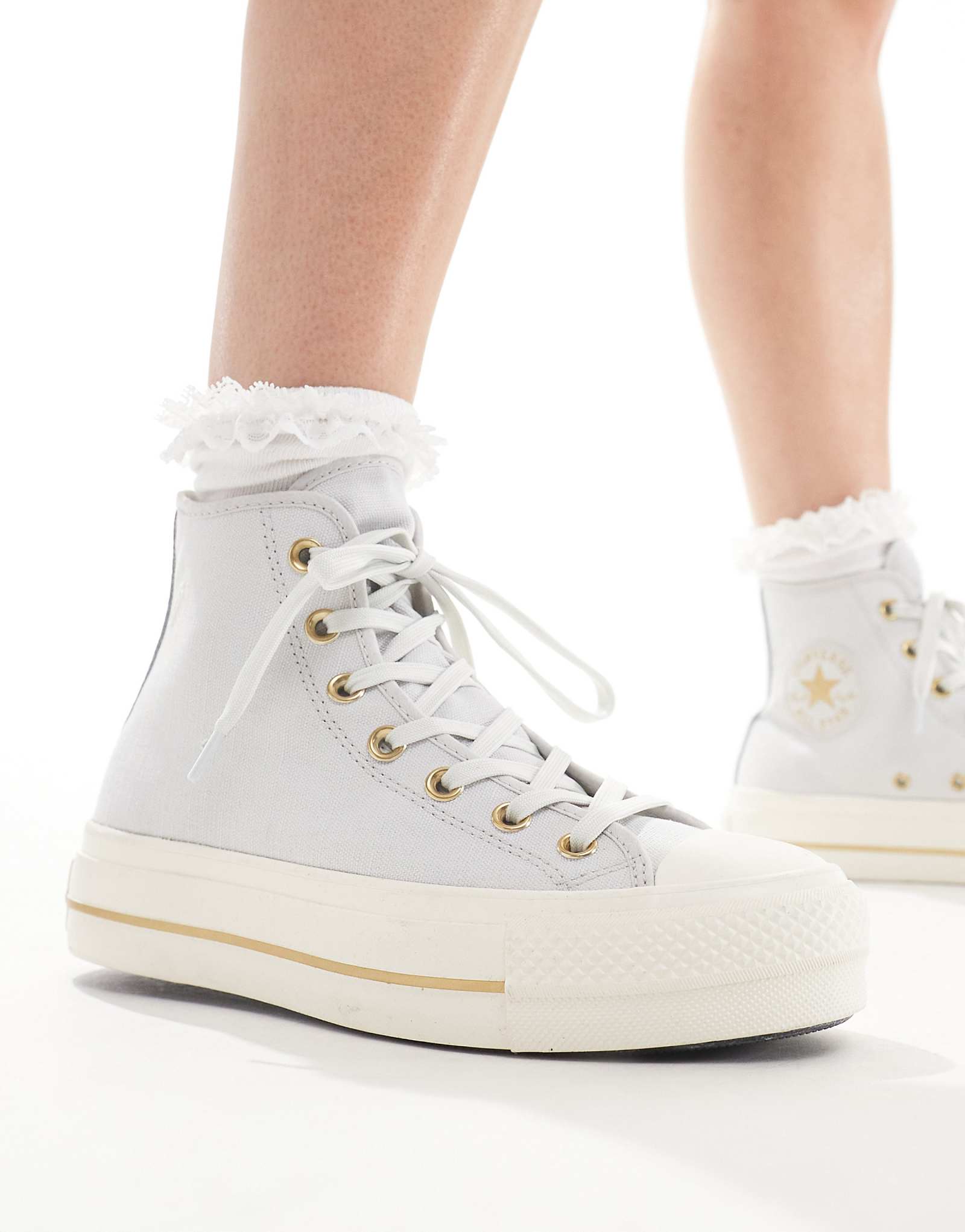 Кеды Converse Chuck Taylor All Star Lift Hi Top серого цвета с золотыми деталями 12290₽
