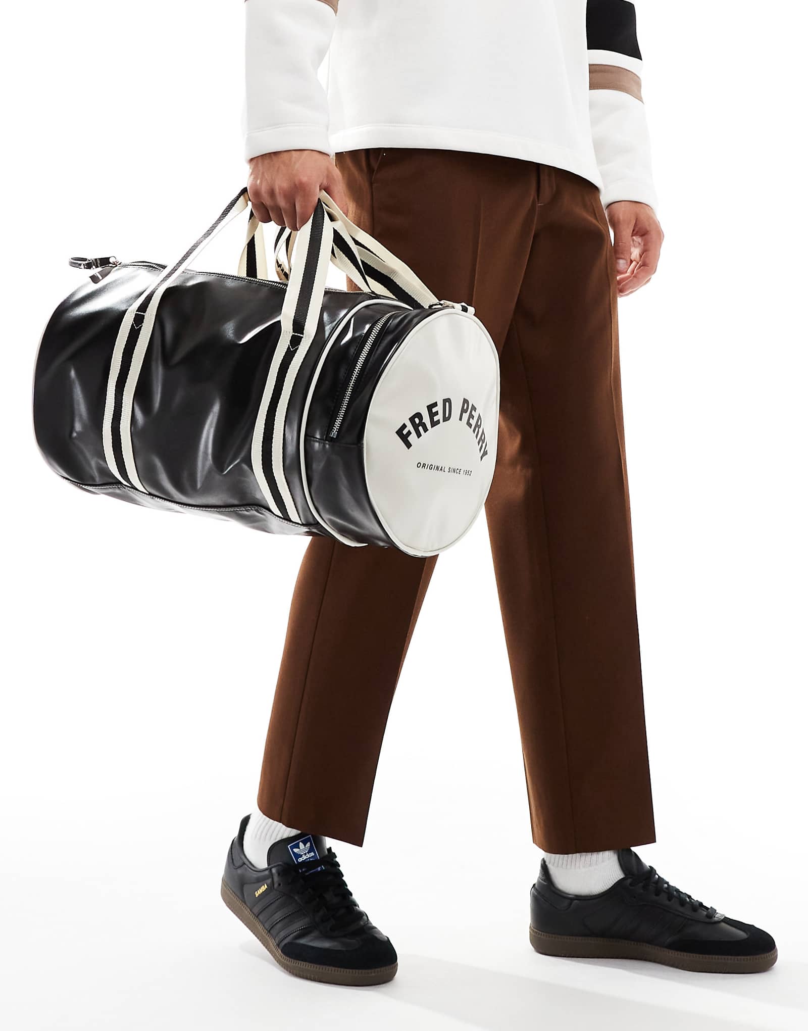 Классическая сумка-бочонок Fred Perry черногоэкрю цвета 23890₽