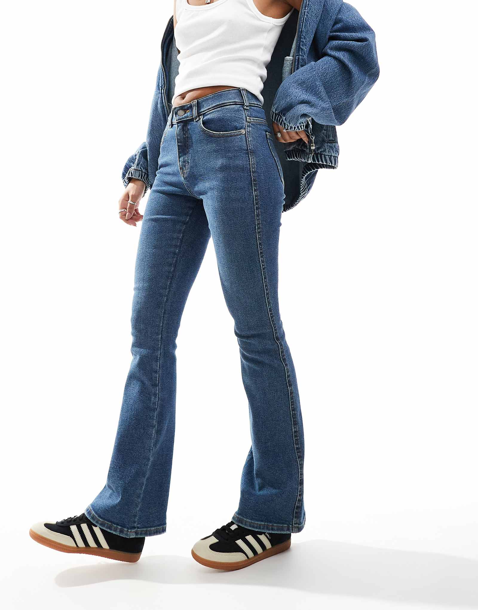 Джинсы Dr Denim Lexy Bootcut со средней посадкой на талии облегающие штанины с вырезом лодочкой средней длины бывшие в употреблении синие постиранные 13890₽