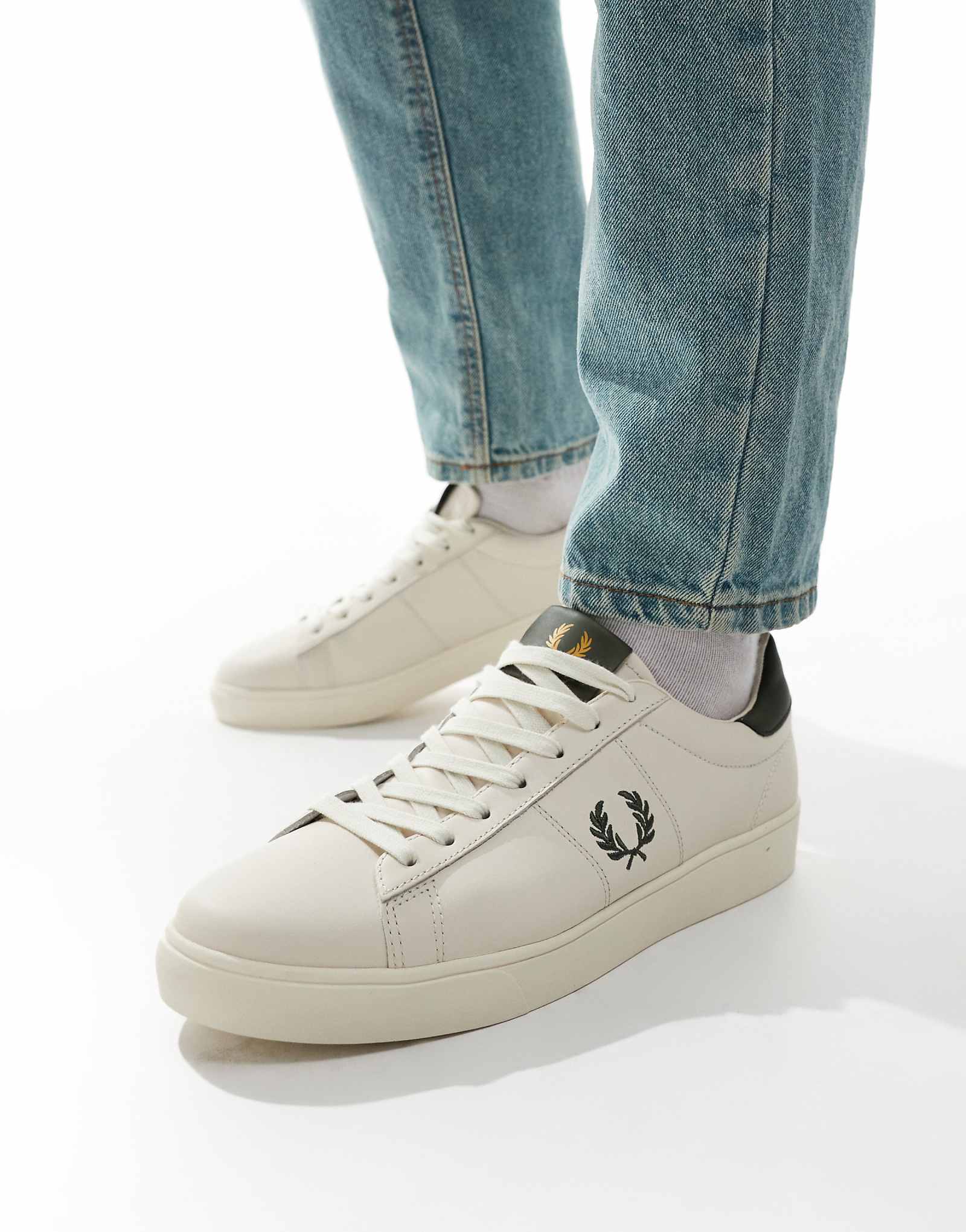 Кожаные кроссовки Fred Perry spencer серо-белого цвета 23990₽
