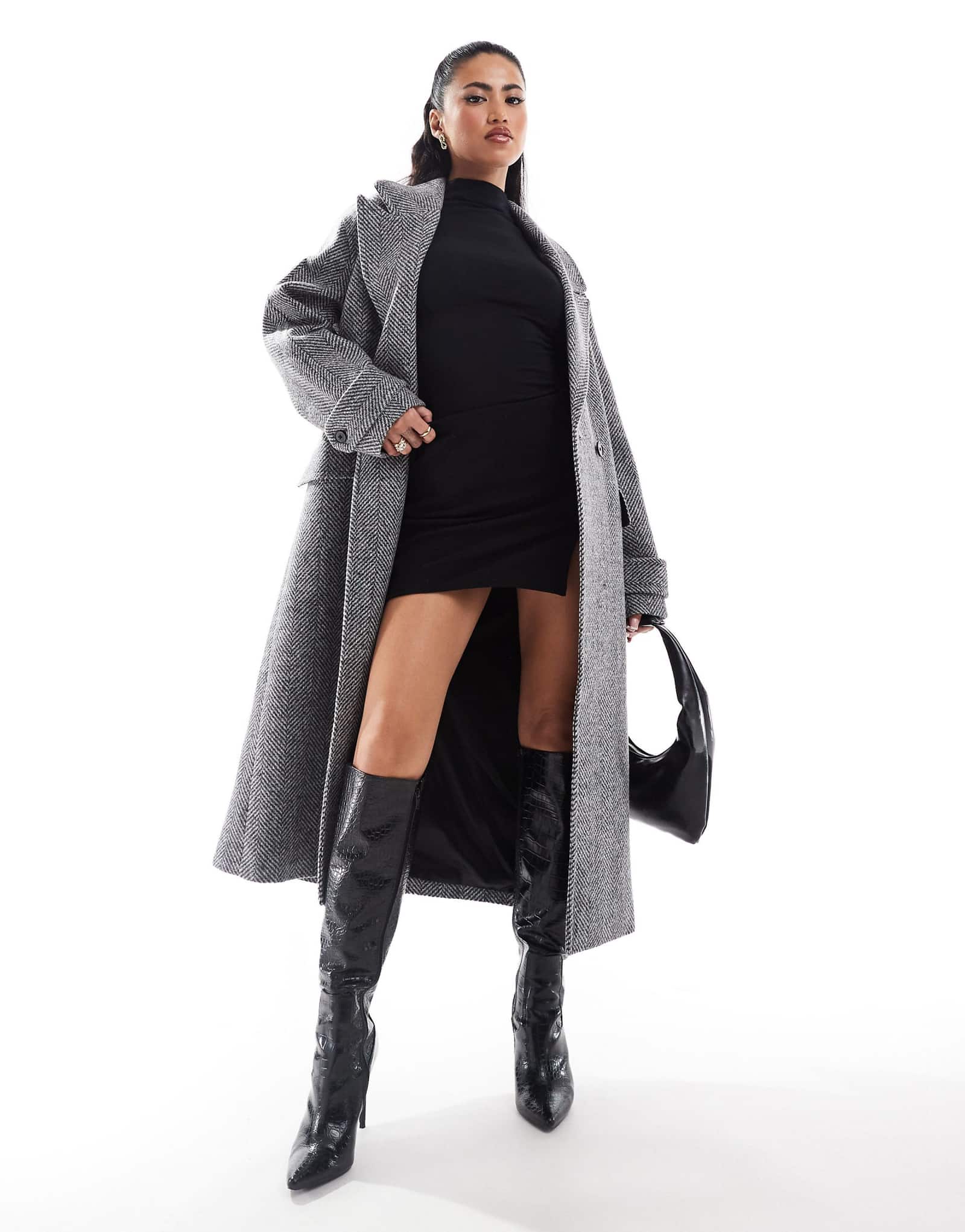 Новое строгое пальто светло-серого цвета в елочку 40190₽