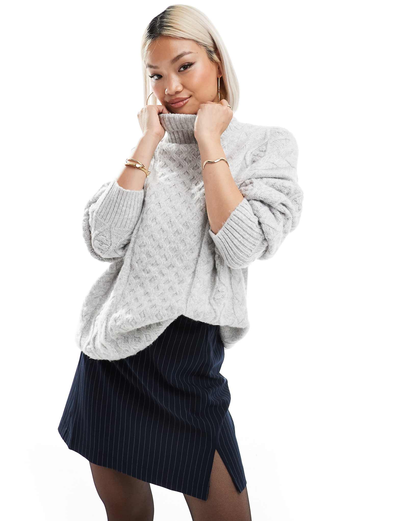 Светло-серый вязаный свитер с длинным рукавом из французского соединительного кабеля 13590₽